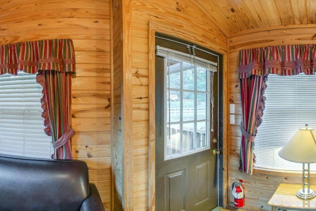 Cabin - Sleeps 2, Pet Friendly photo 3