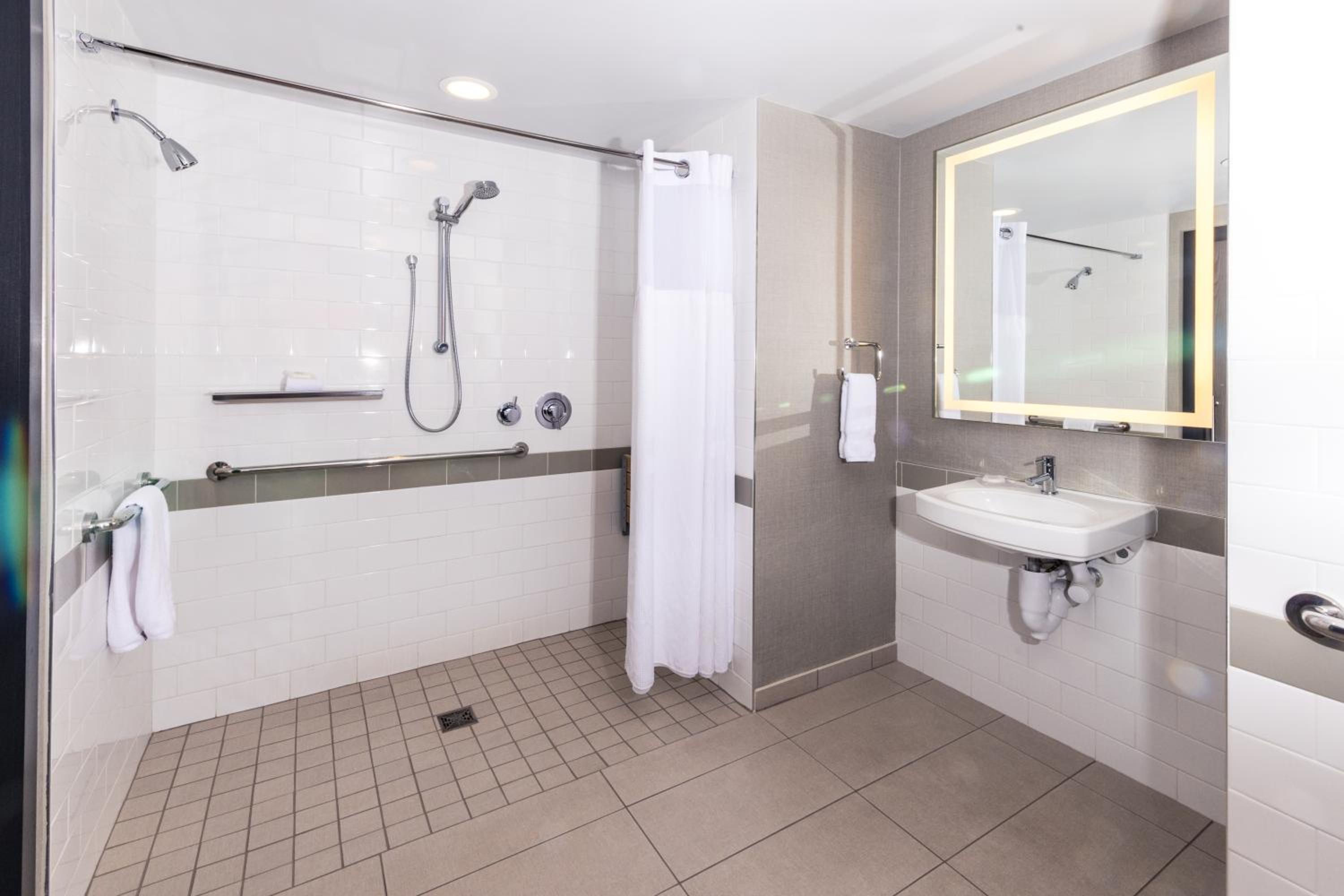 Queen Room with Two Queen Beds and Roll-In Shower - City View/Mobility and Hearing Accessible