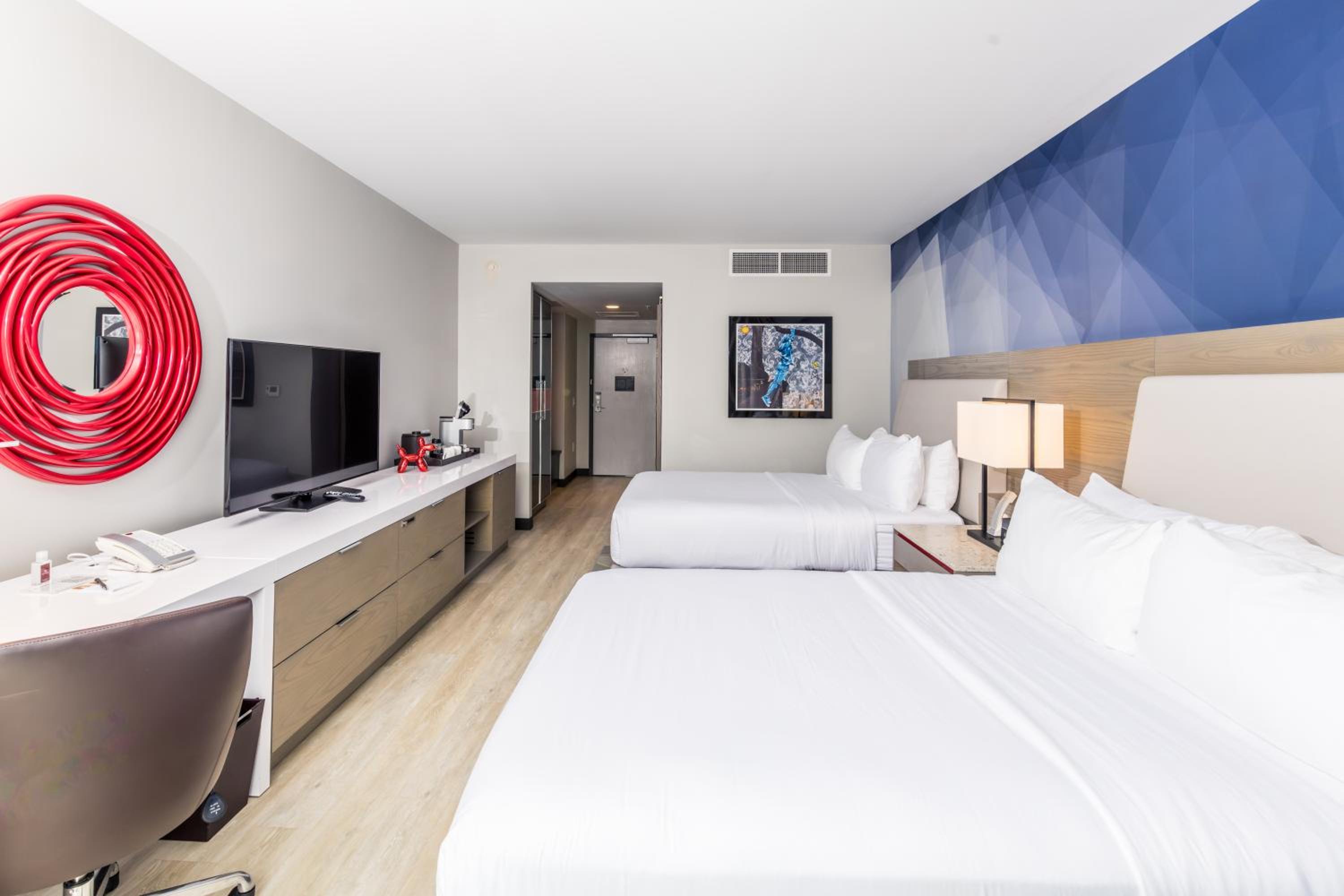 Queen Room with City View