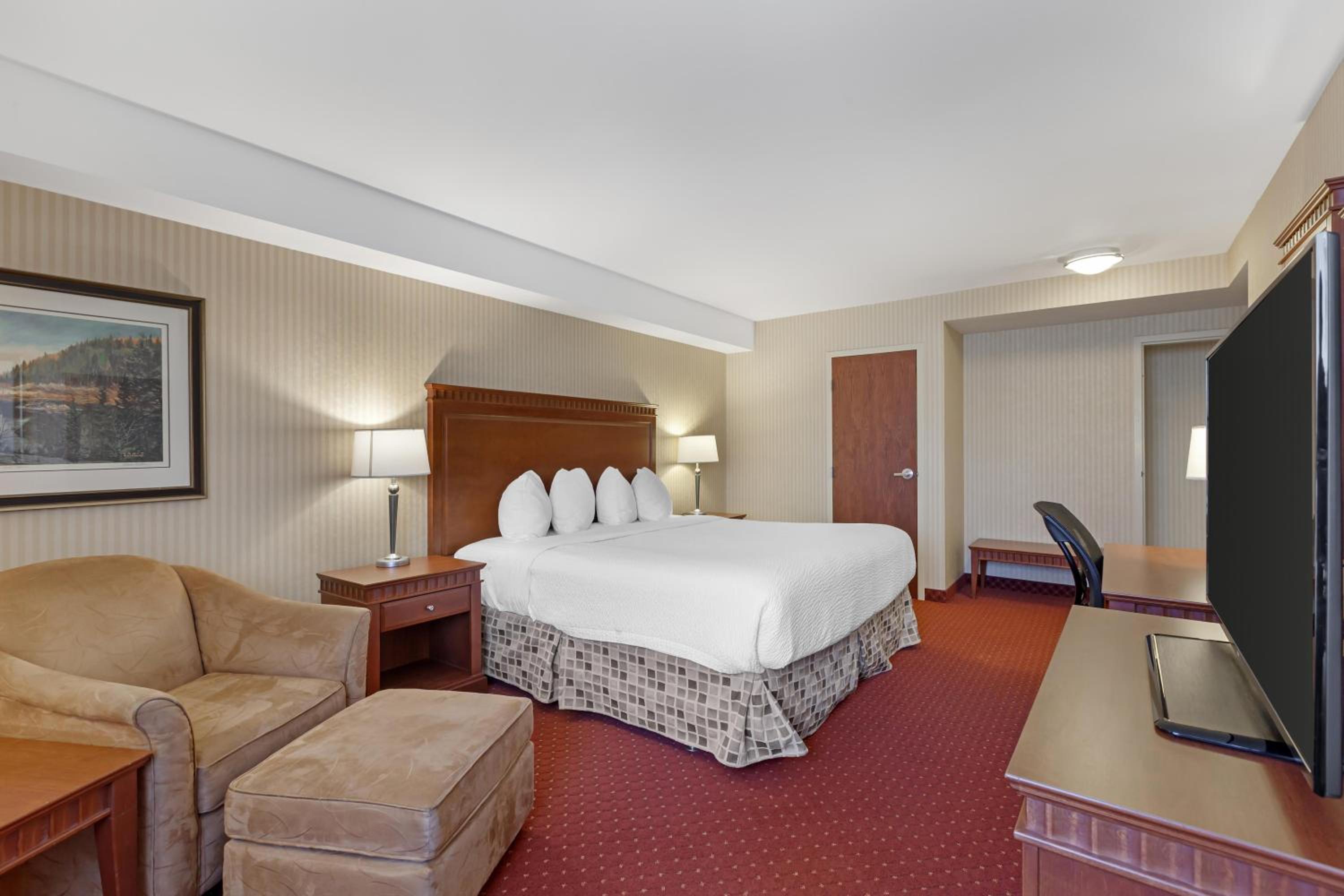 King Room with Sofa Bed, Spa Bath and Fireplace - Non-Smoking - Photo 3