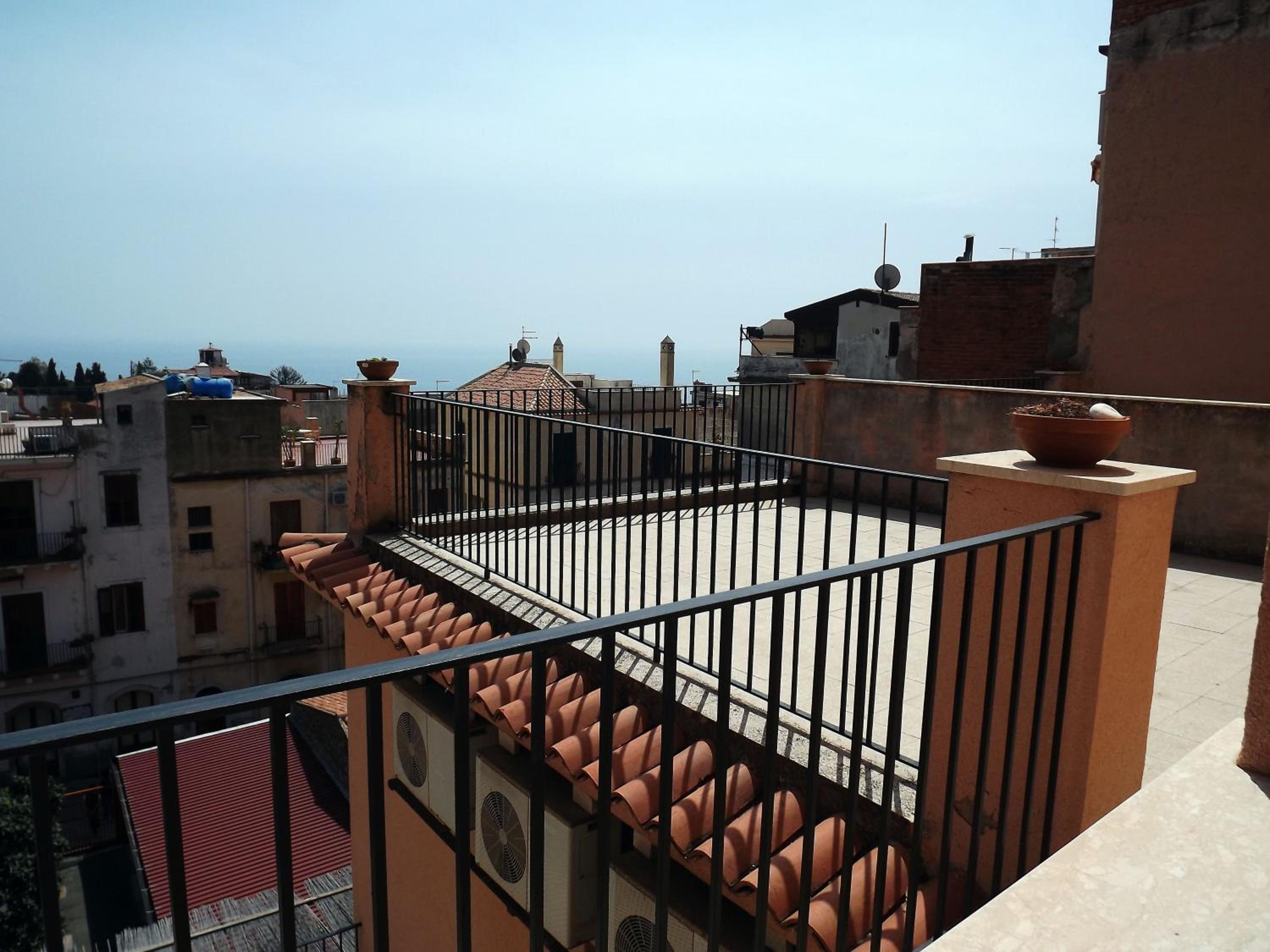 Double or Twin Room with Sea View photo 3