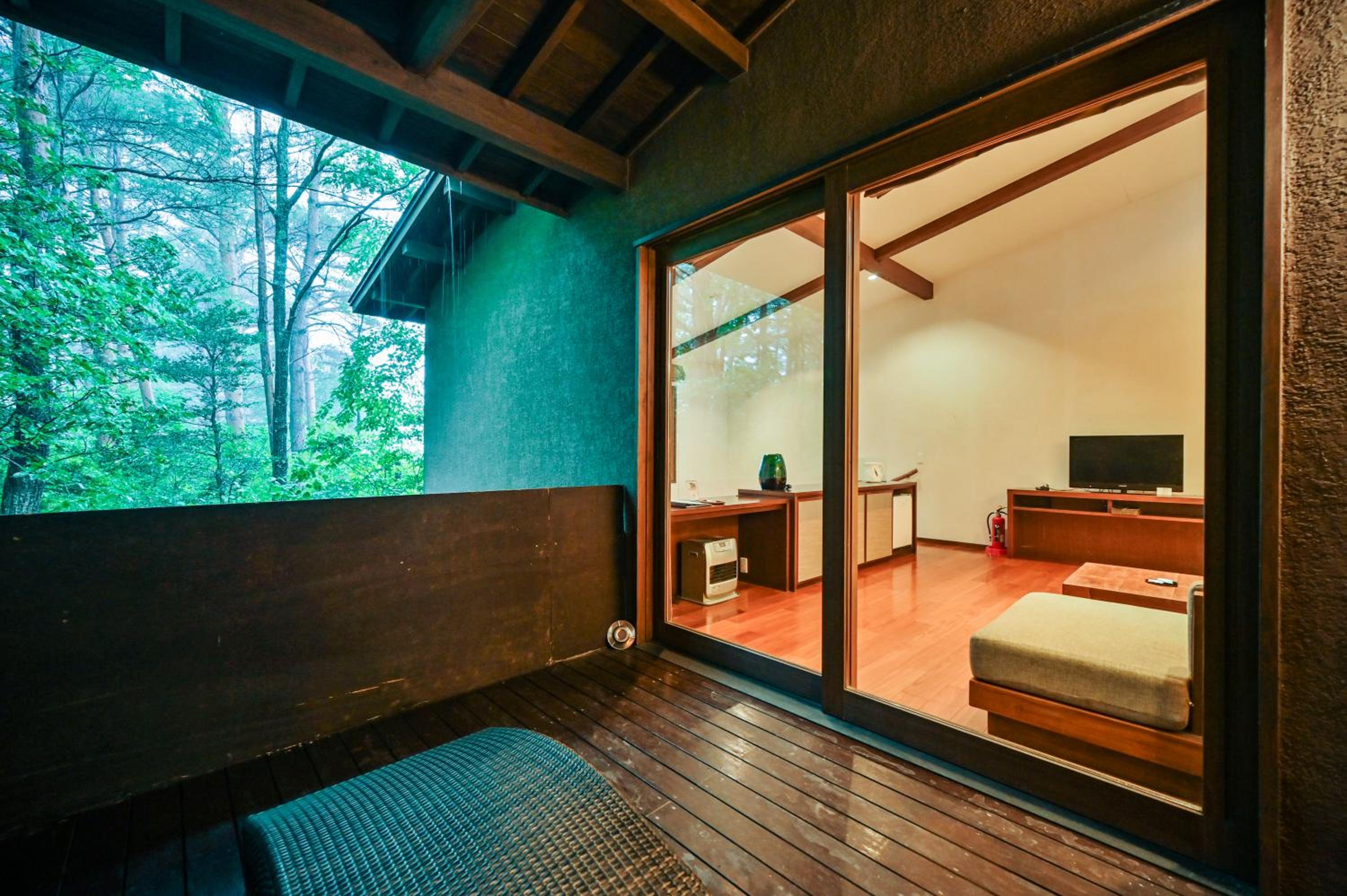Twin Room with Private External Bathroom