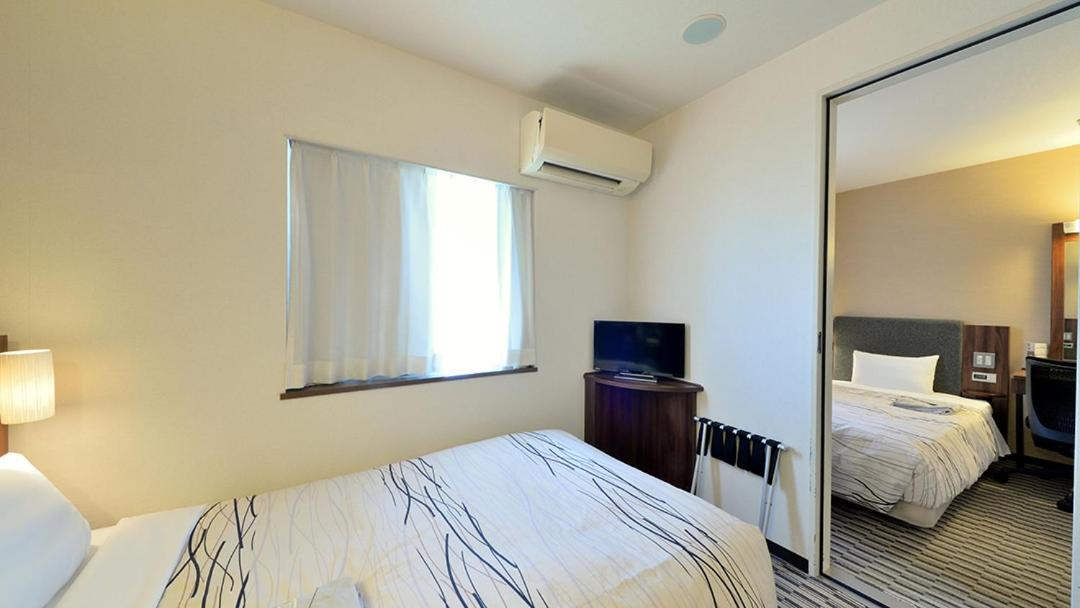 Connecting Rooms (2 Single Rooms) - Non-Smoking photo 2