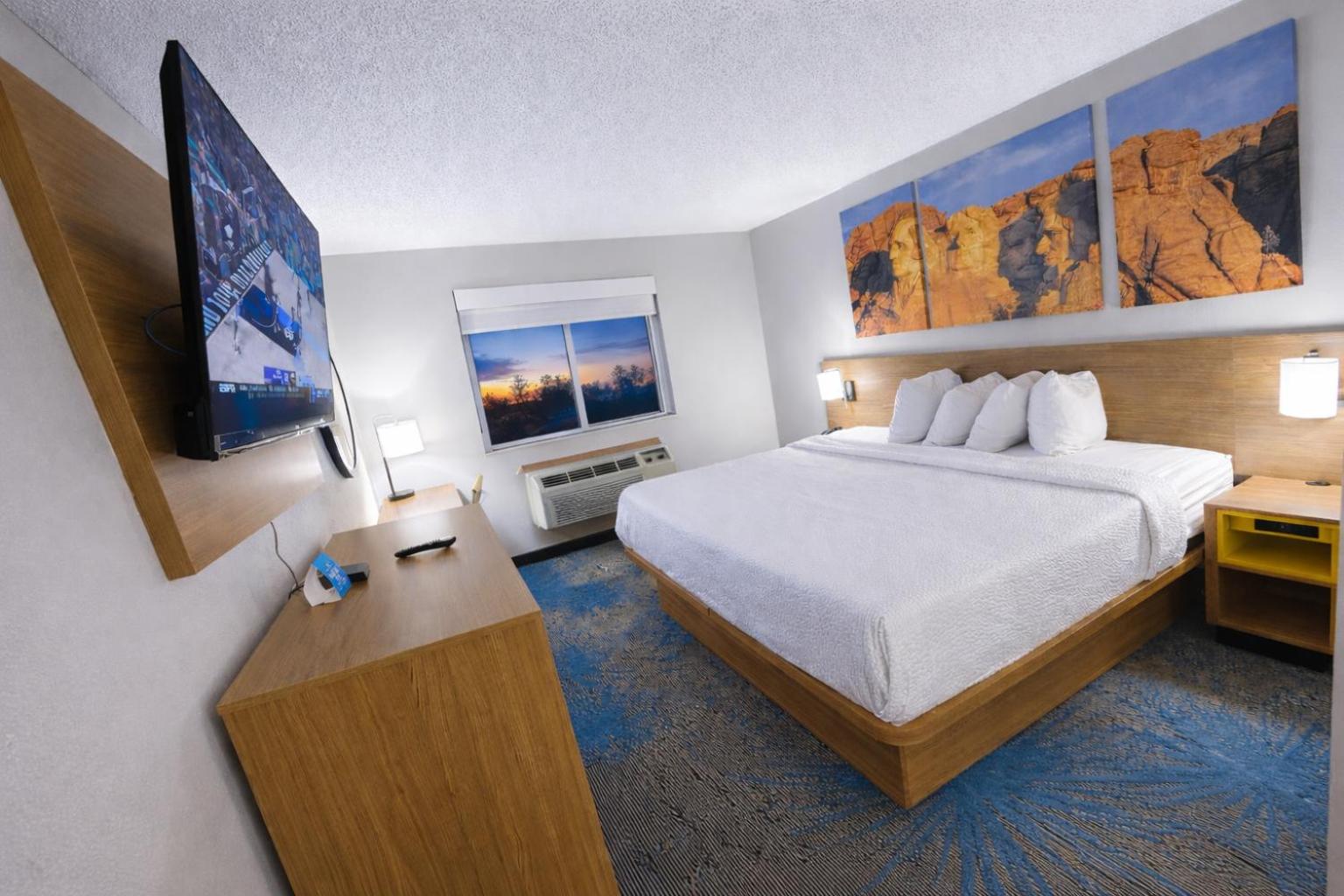 King Room - Non-Smoking - Photo 2