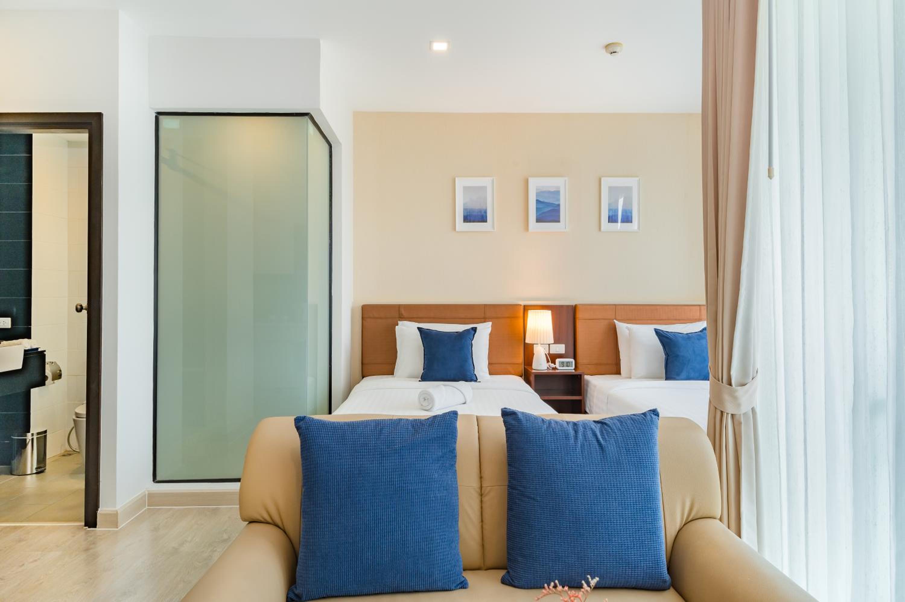 Studio Room, Twin with Pool View - Photo 4