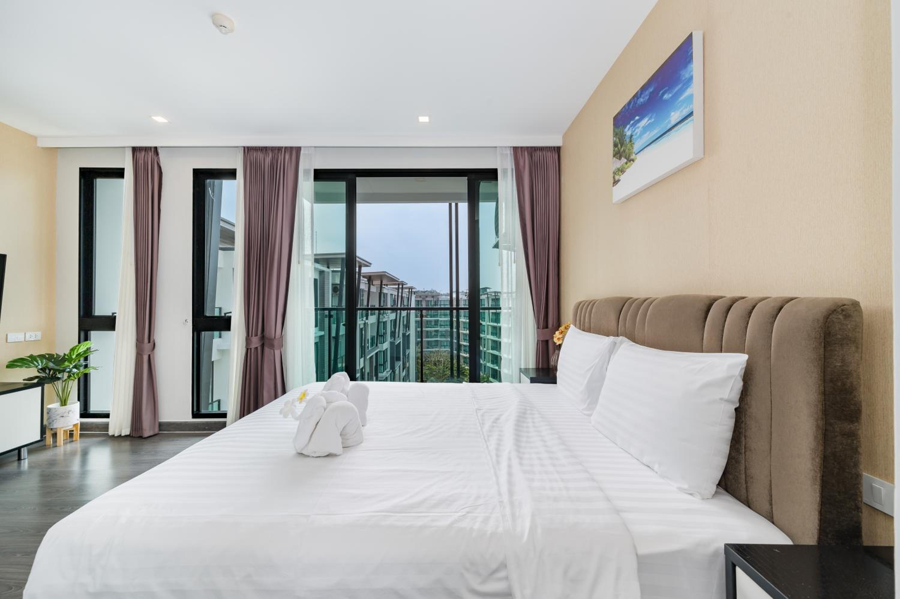 2 Bedroom Suite with Pool View - Photo 2