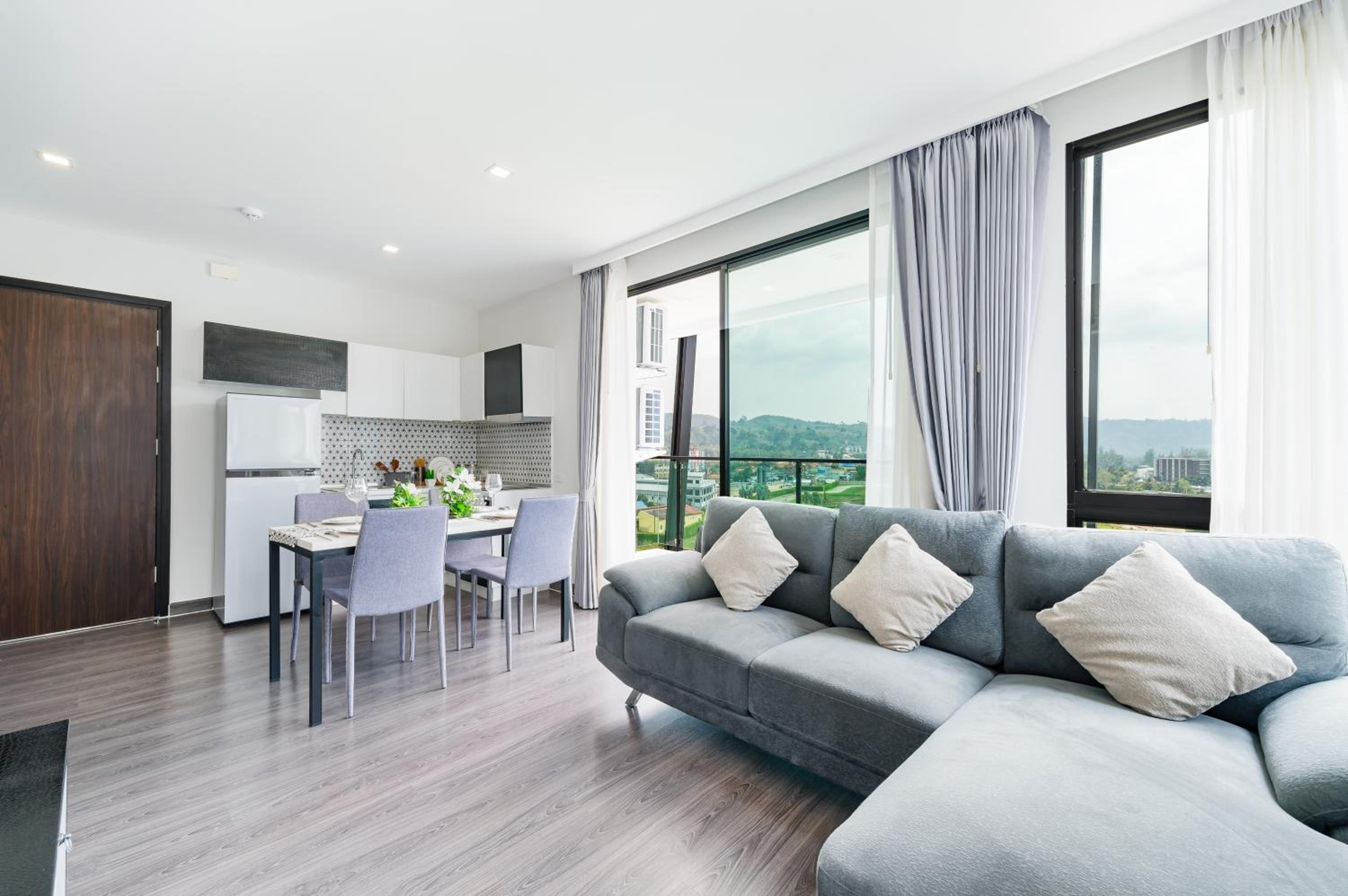 2 Bedroom Suite with Pool View - Photo 3