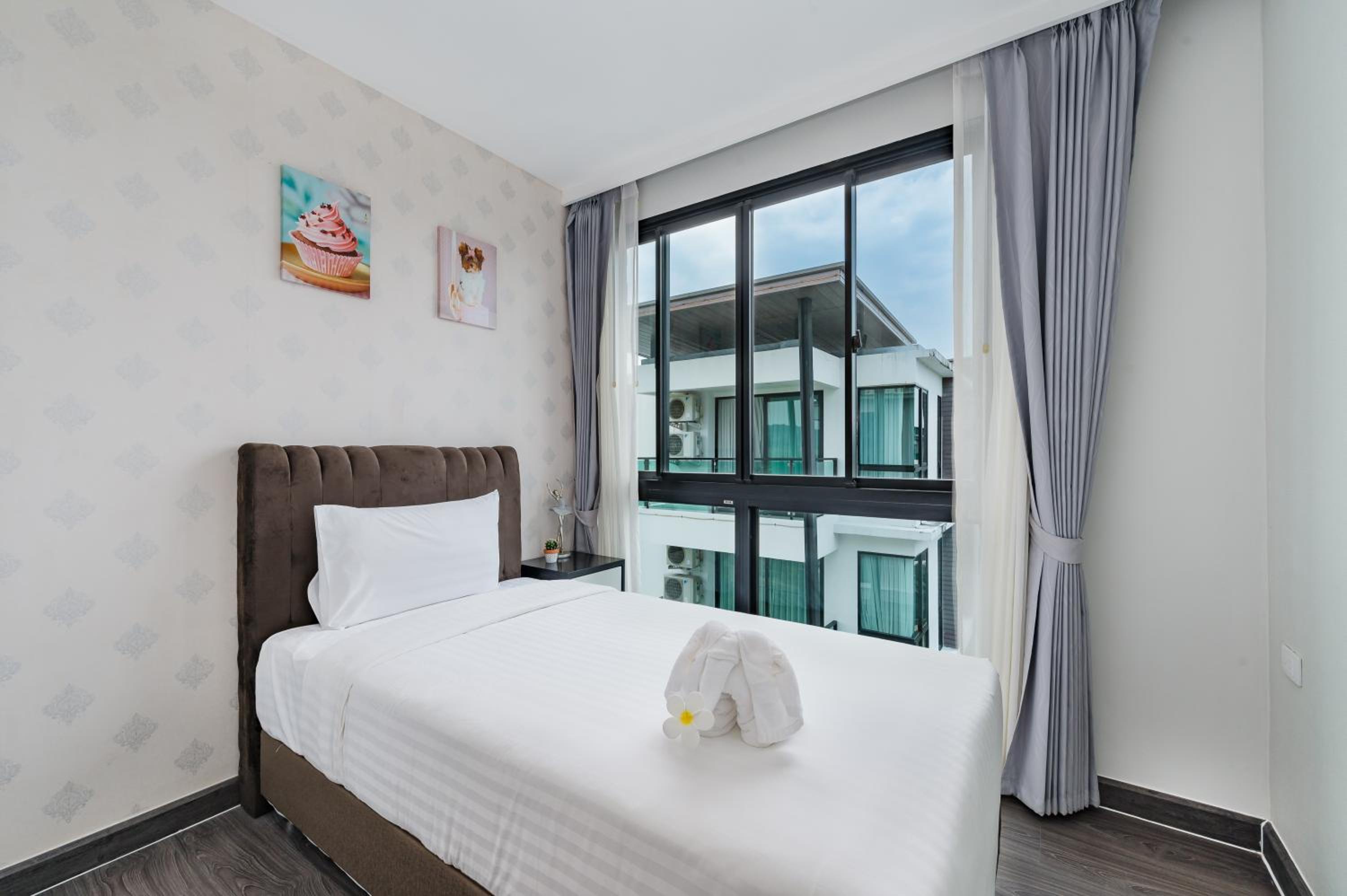 2 Bedroom Suite with Pool View - Photo 4