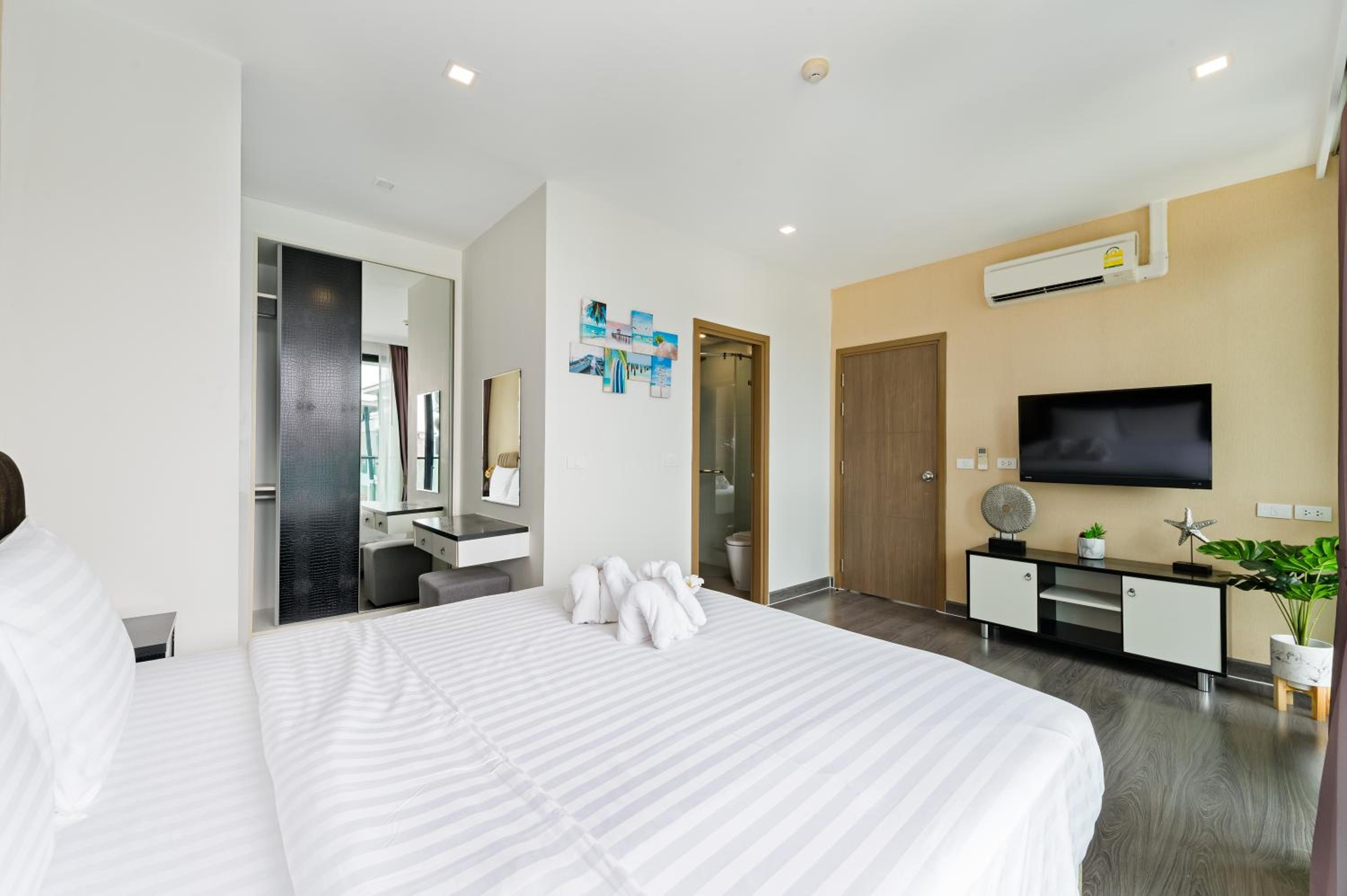 2 Bedroom Suite with Pool View - Photo 5