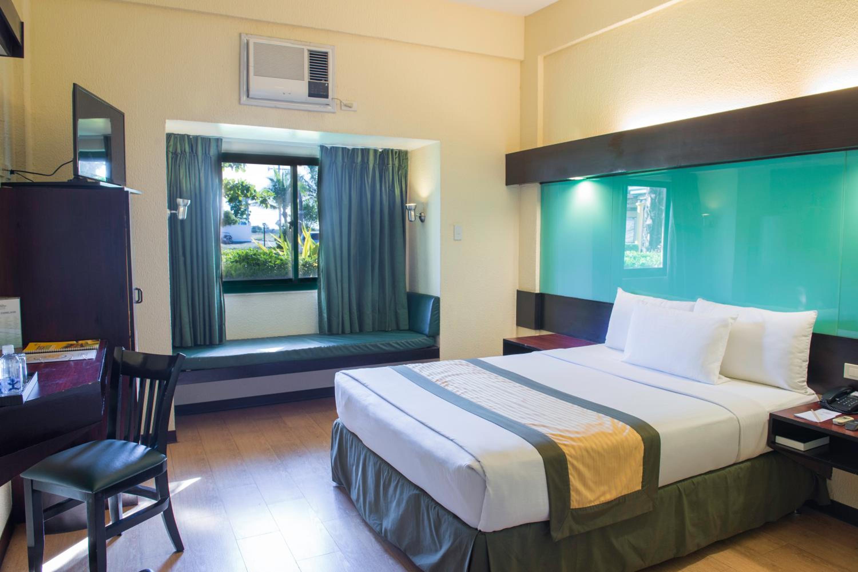 Queen Room - Mobility Access/Non-Smoking - Photo 1