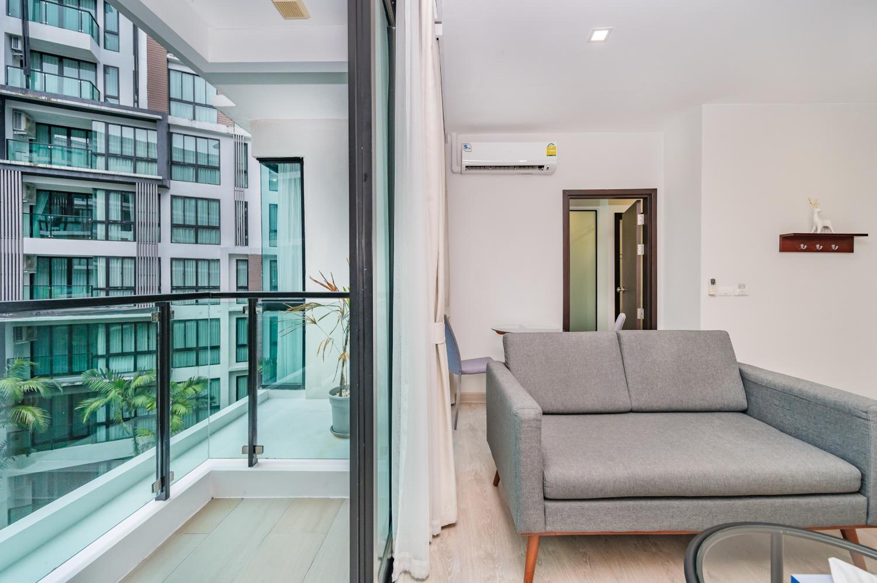 Superior Twin with Pool View - Photo 3