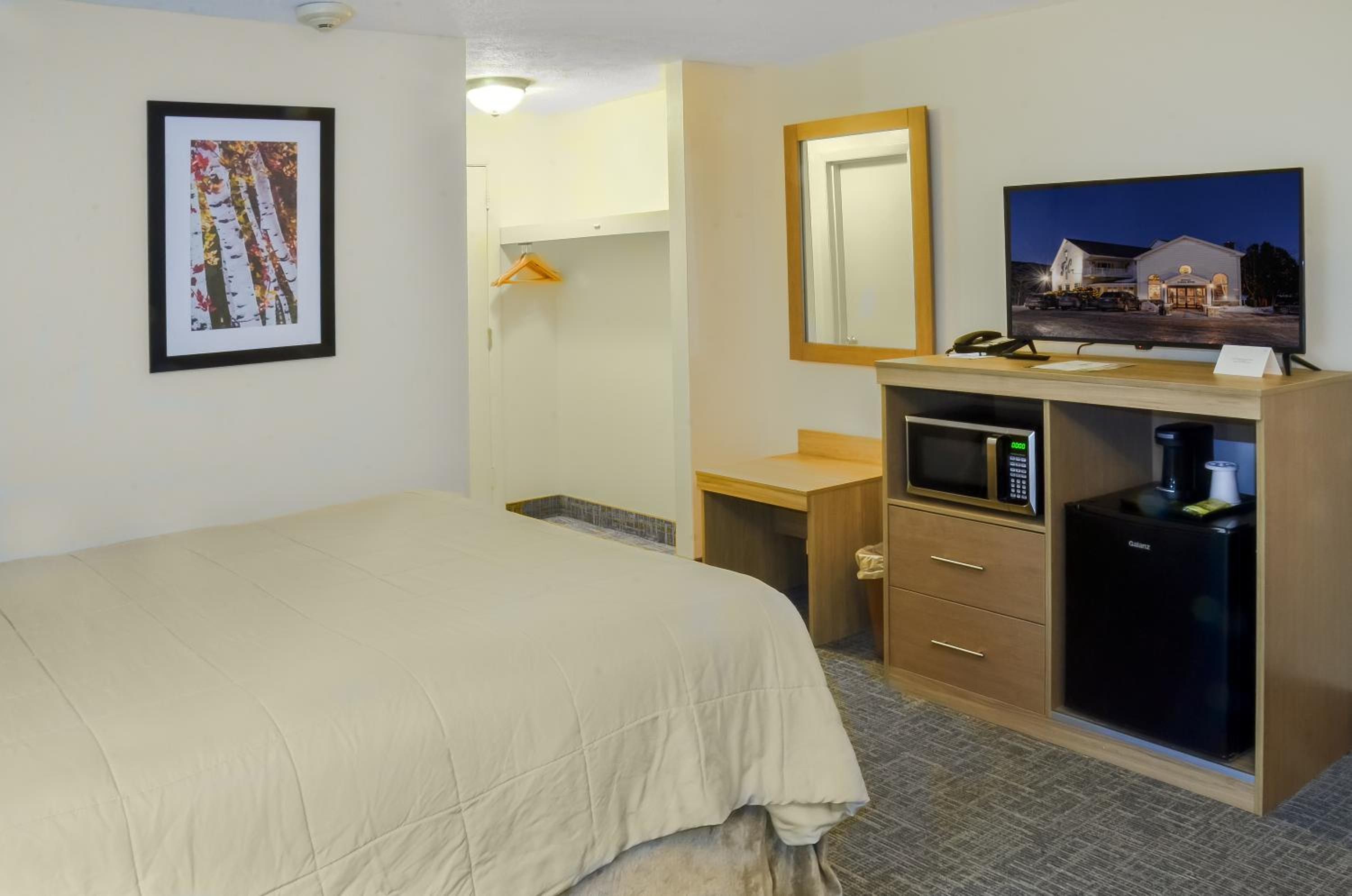 Queen Room - Non-Smoking - Photo 2
