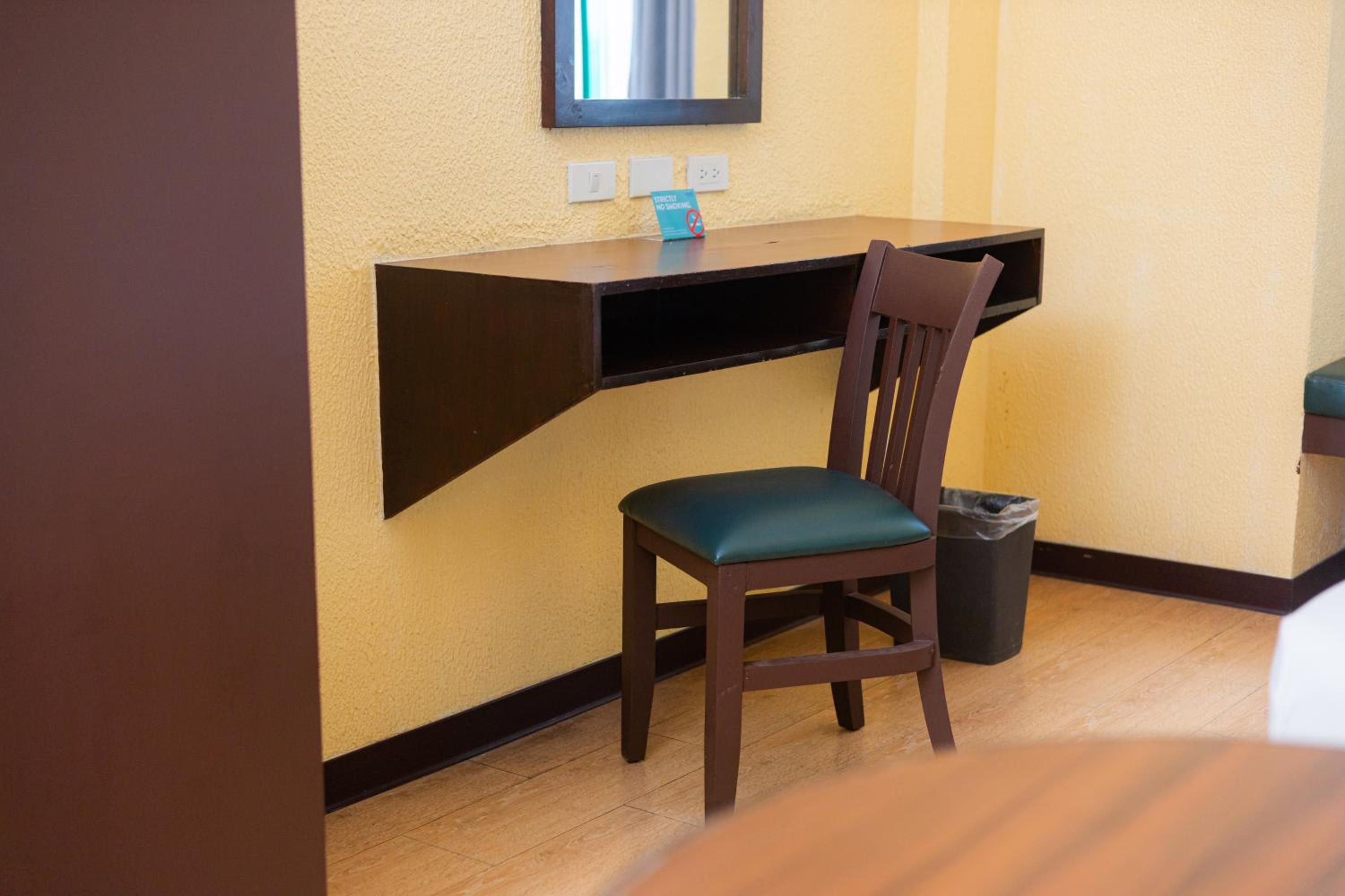 Queen Room - Mobility Access/Non-Smoking - Photo 6
