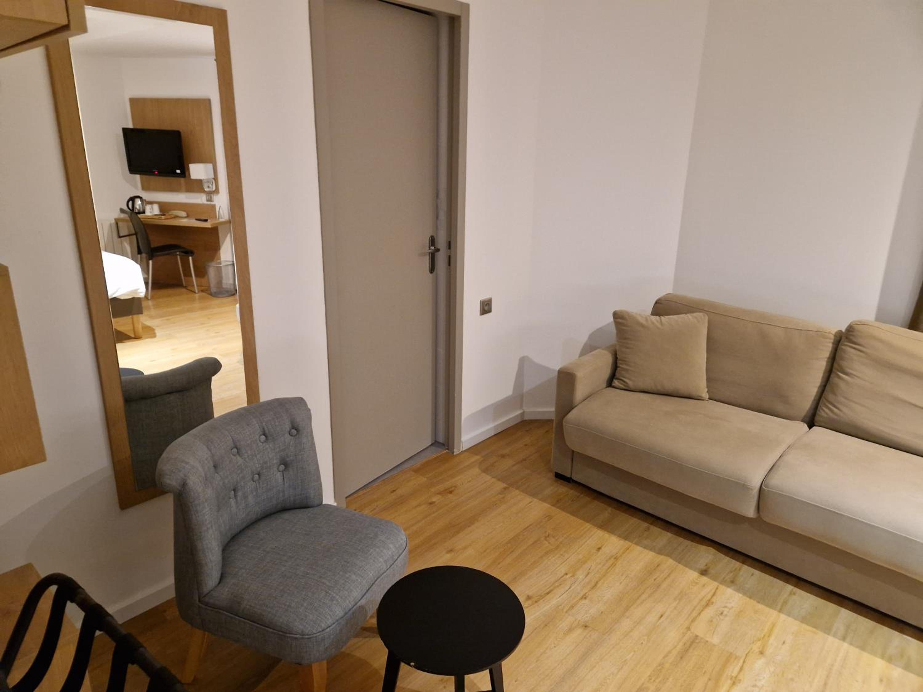 Quadruple Room - 1 Double Bed 1 Double Sofa Bed photo 2