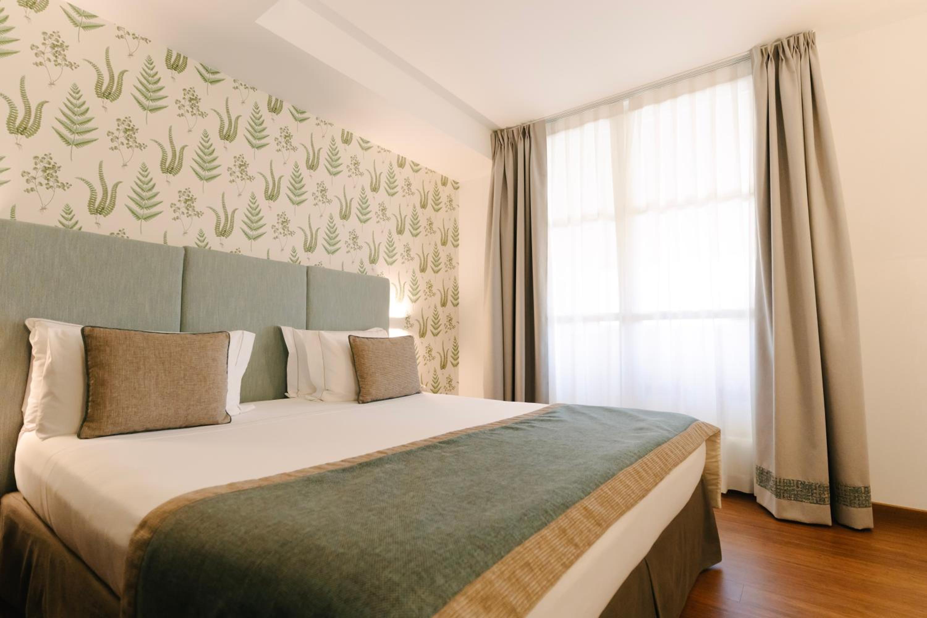 Triple Room with Garden View - Photo 2
