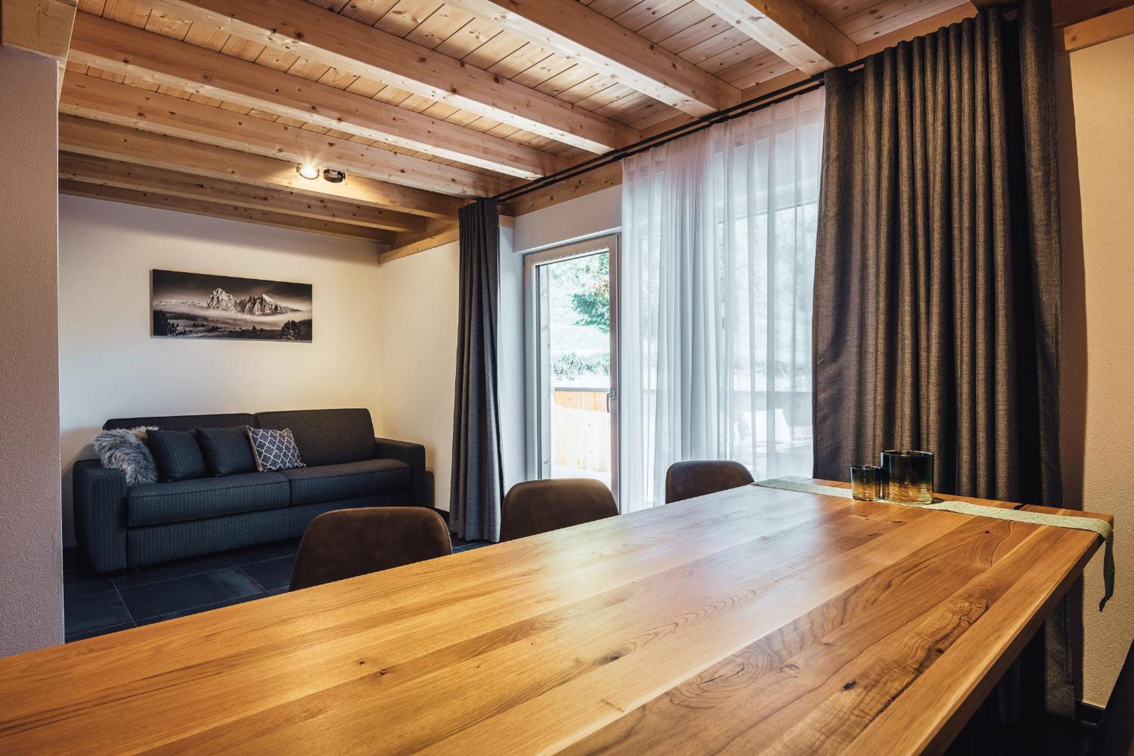 Three-Bedroom Apartment with View photo 1