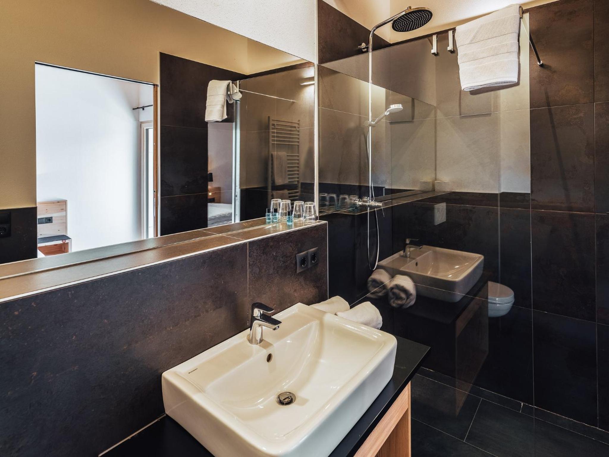 Three-Bedroom Apartment with View photo 2