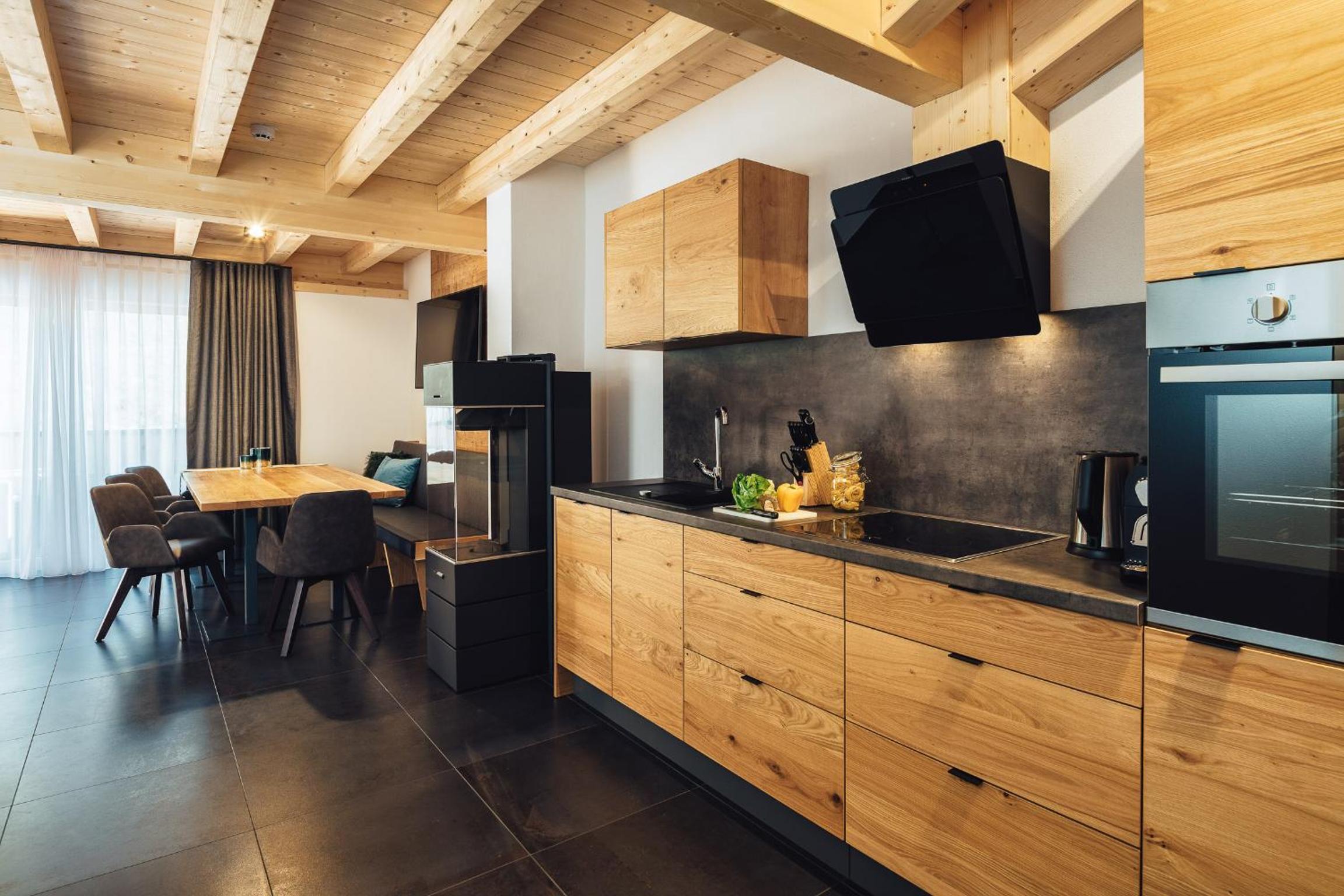 Three-Bedroom Apartment with View photo 1