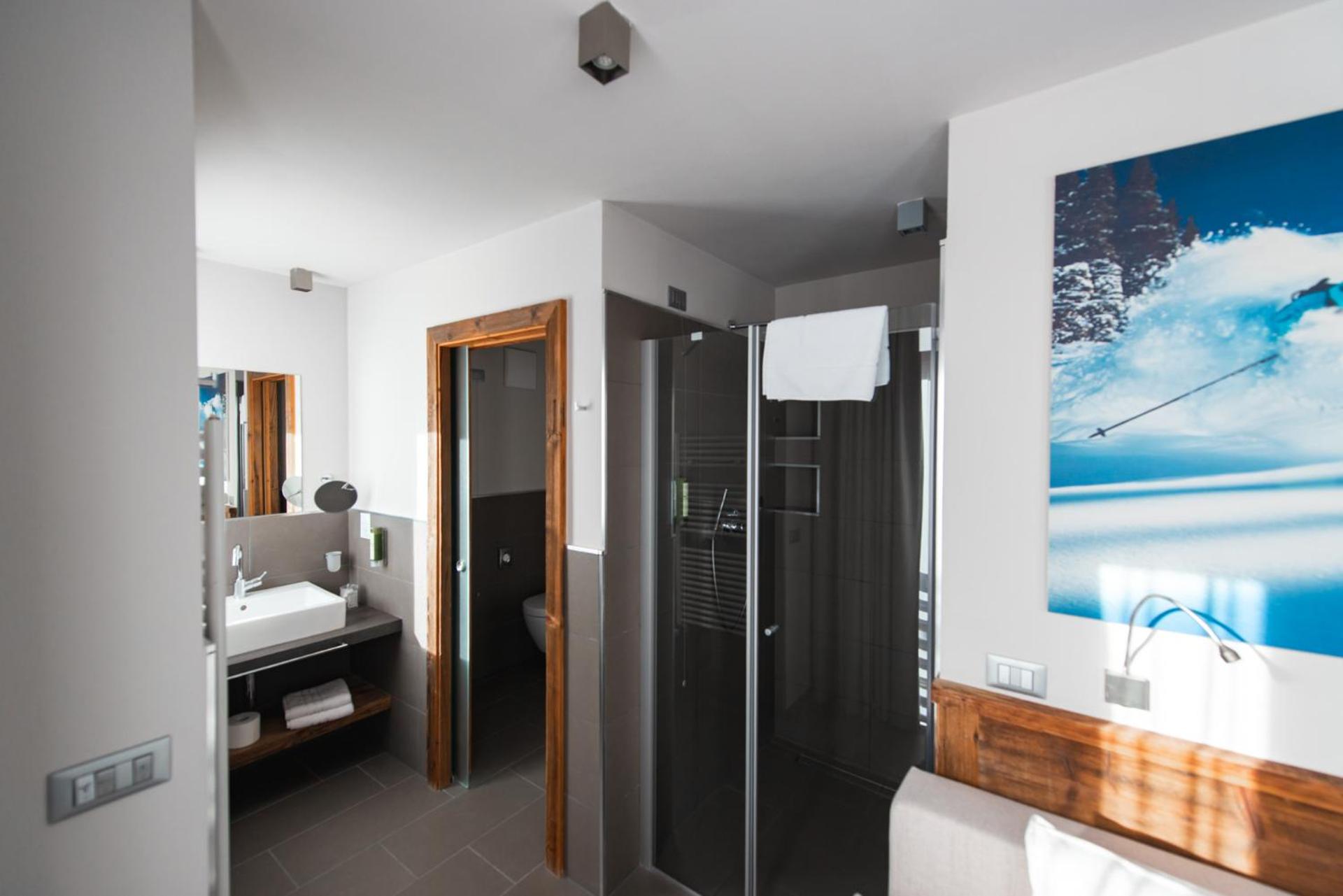 Deluxe Double Room with Balcony photo 2