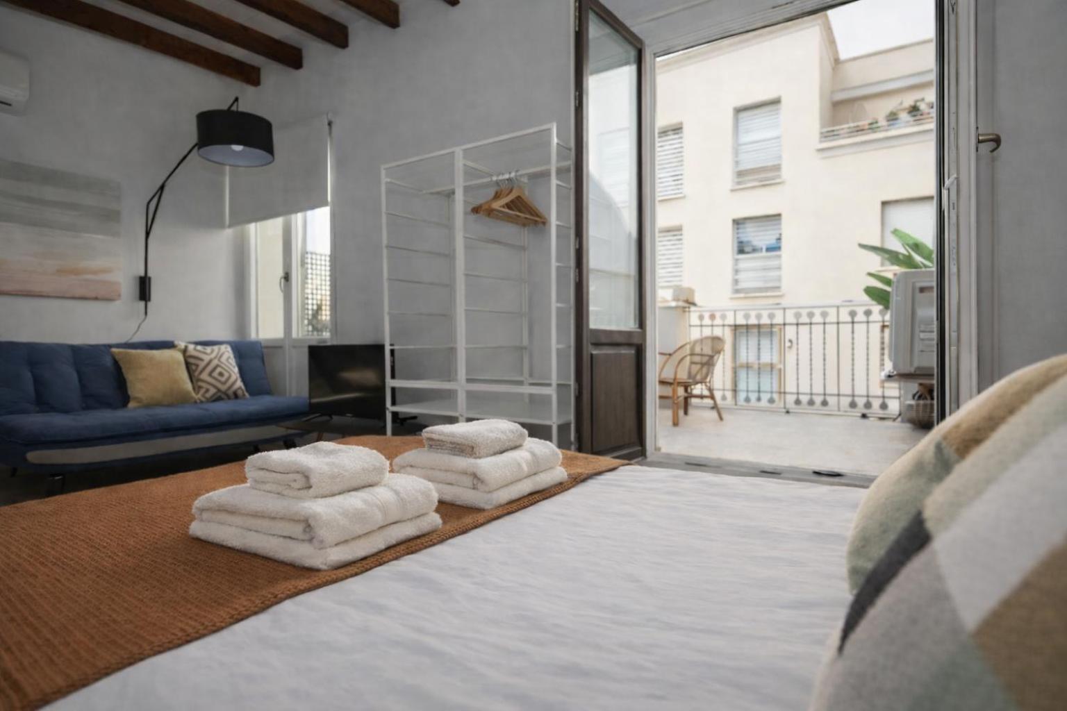 Studio with Balcony photo 3