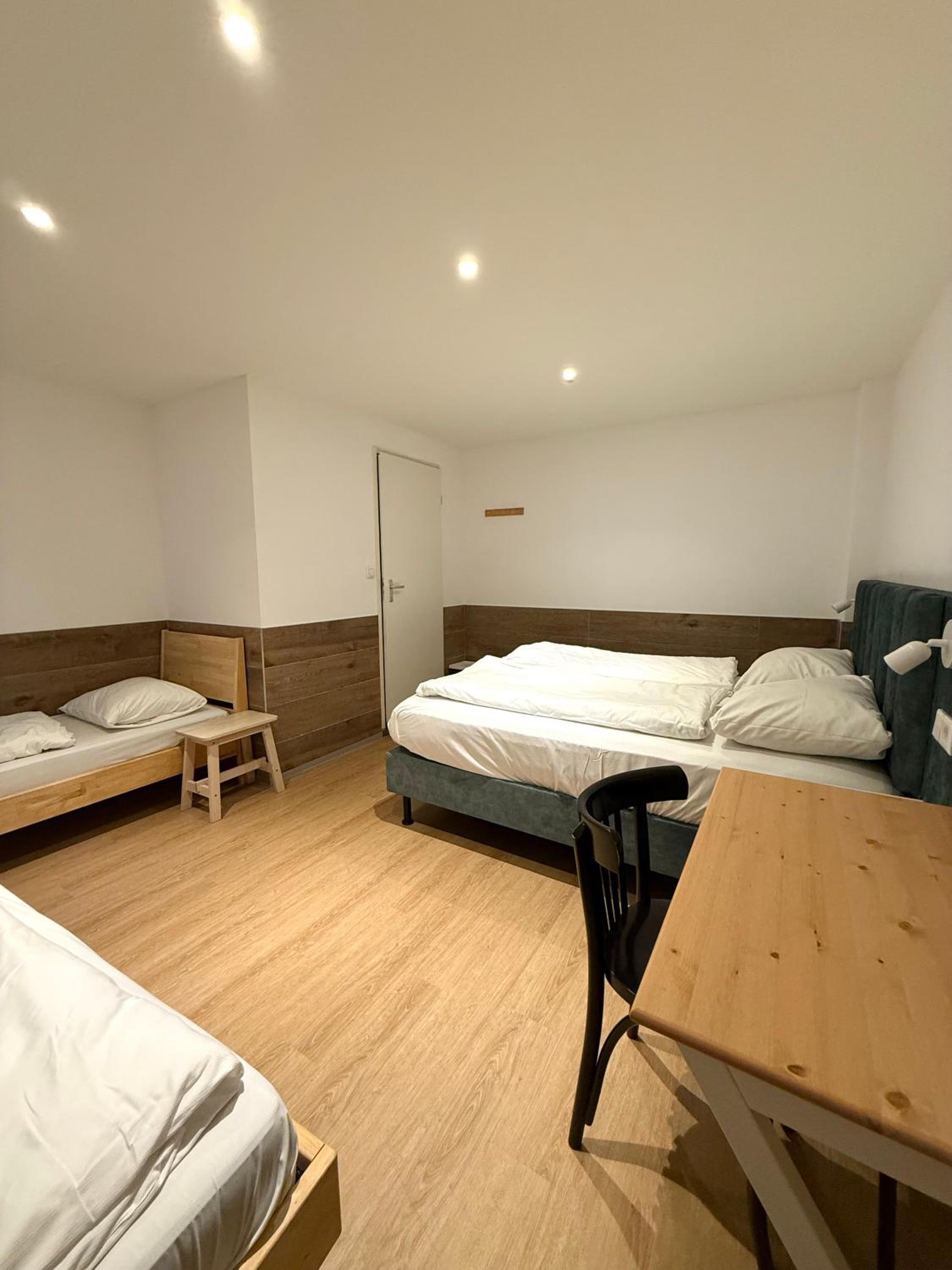 Economy Quadruple Room photo 2
