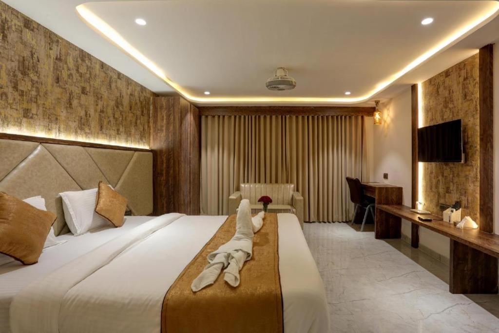 Deluxe King Room photo 2