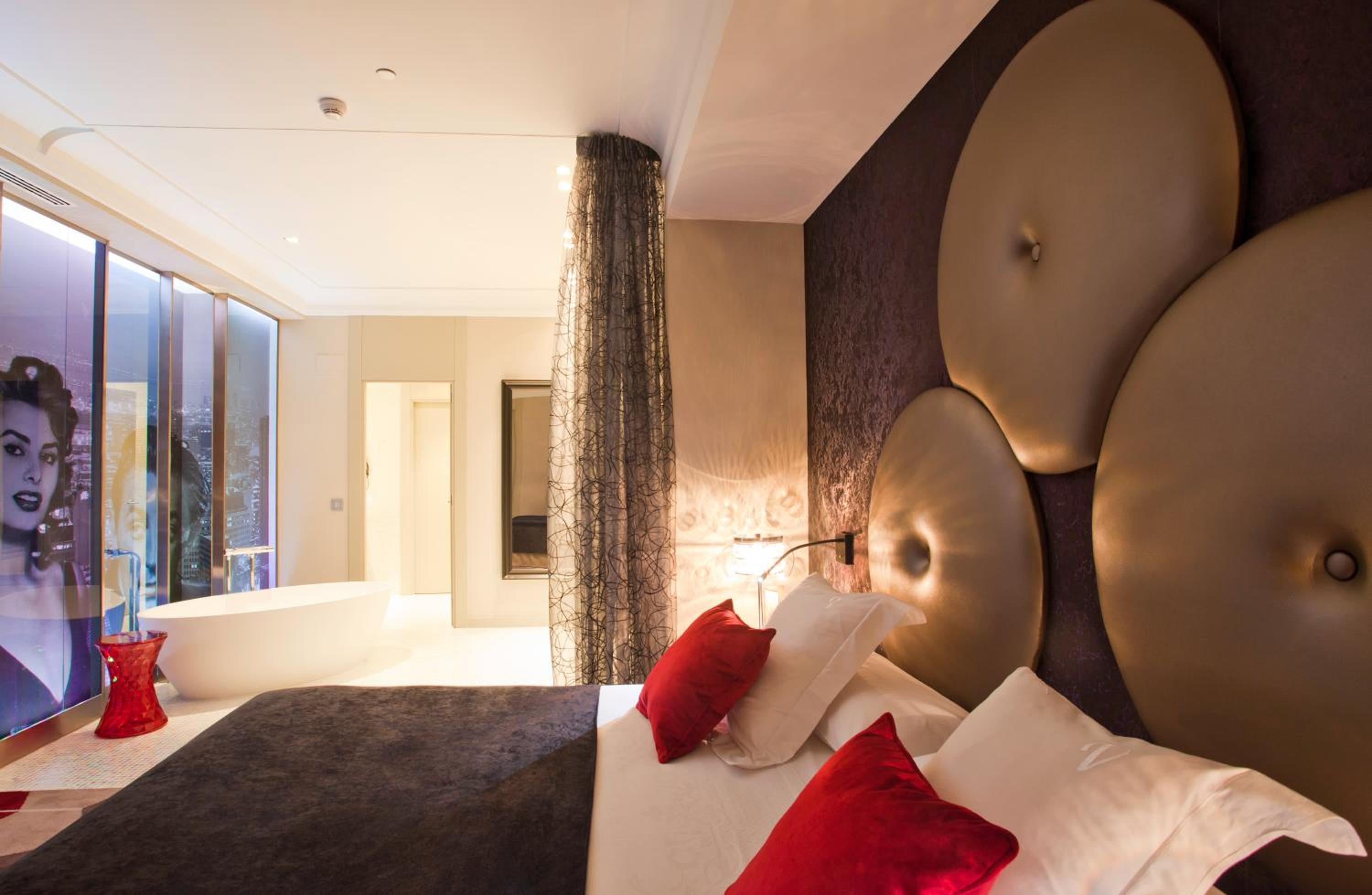 King Room thumbnail 5