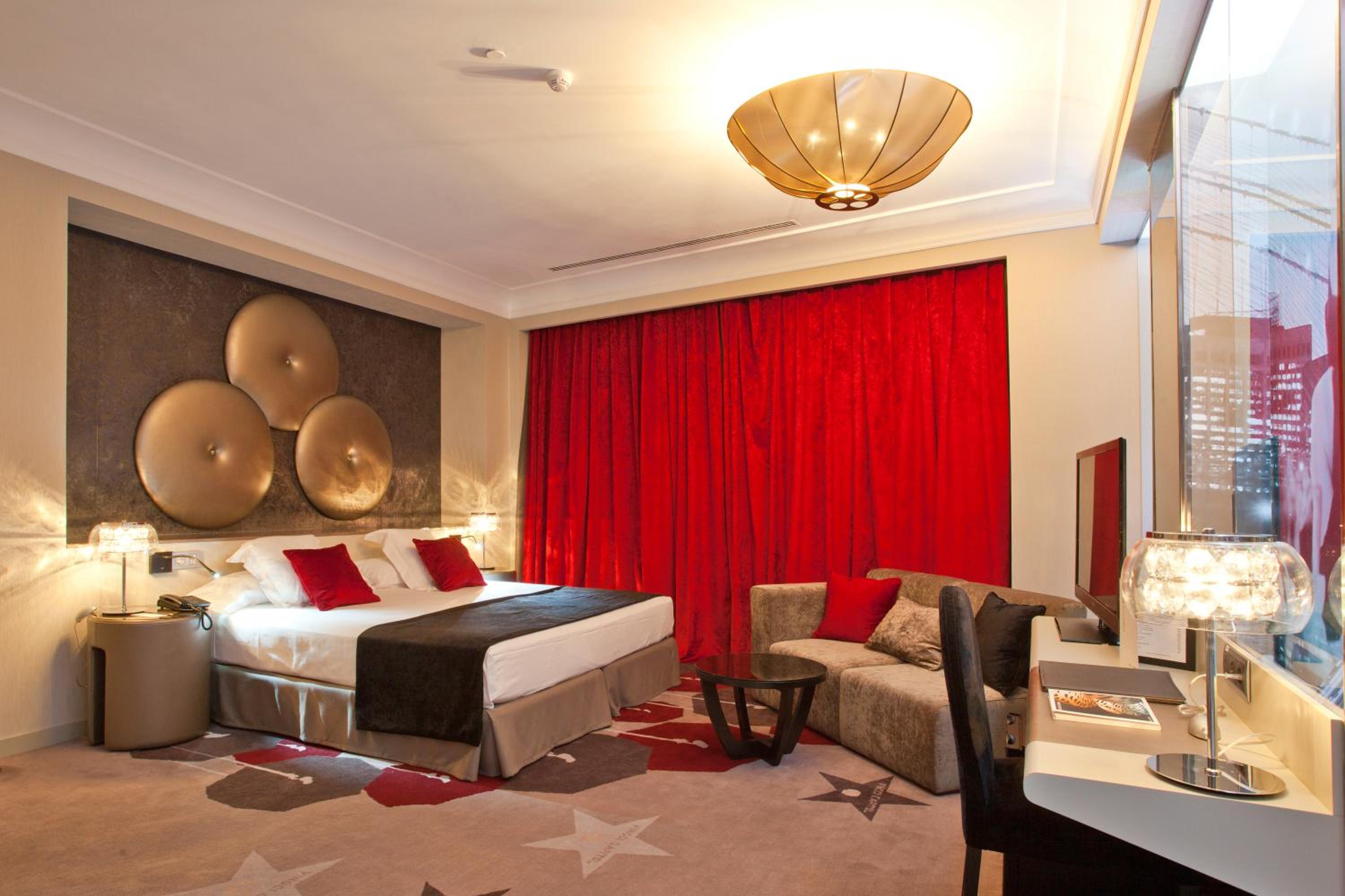 King Room thumbnail 6