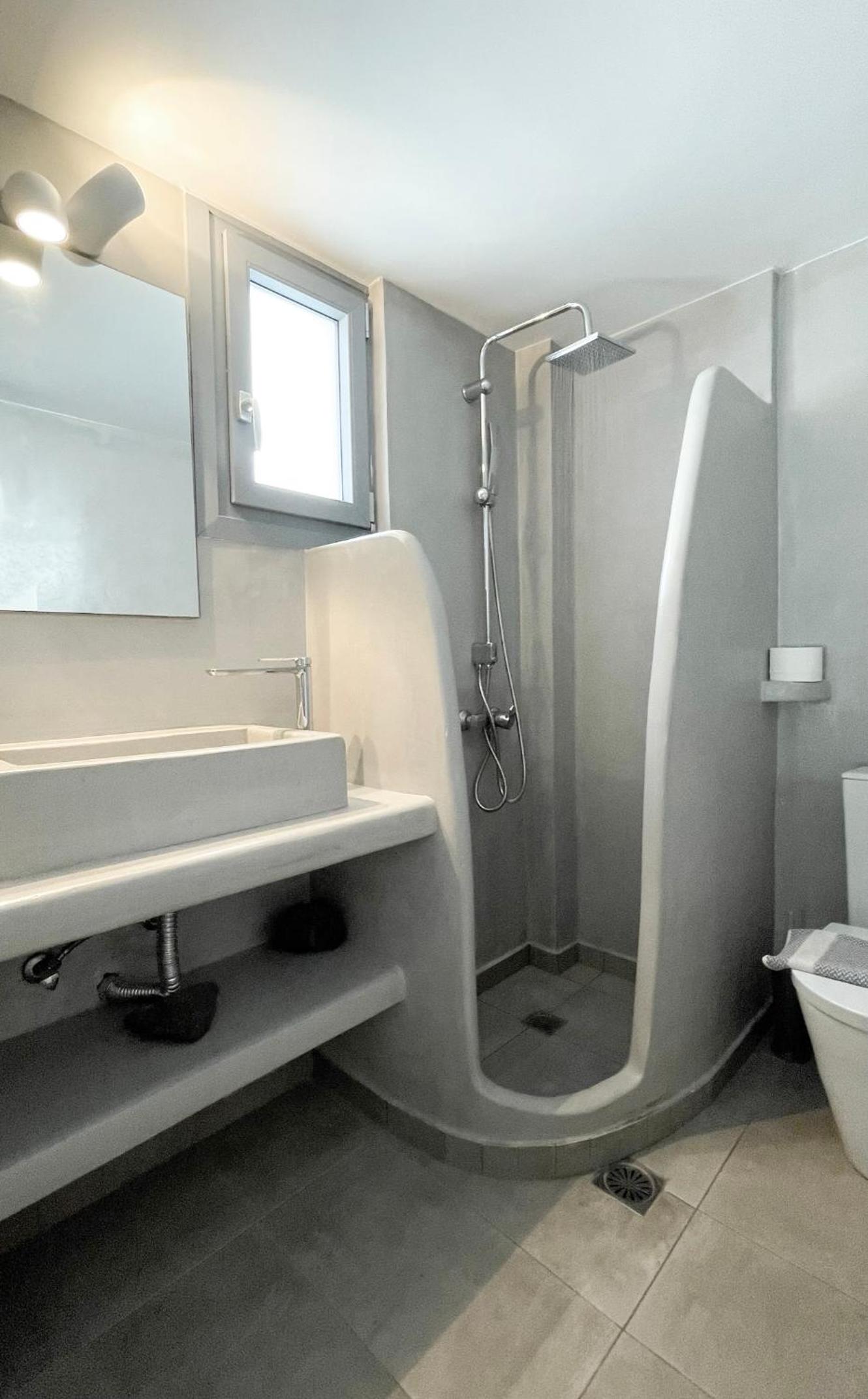 Deluxe Double Room with Balcony photo 3