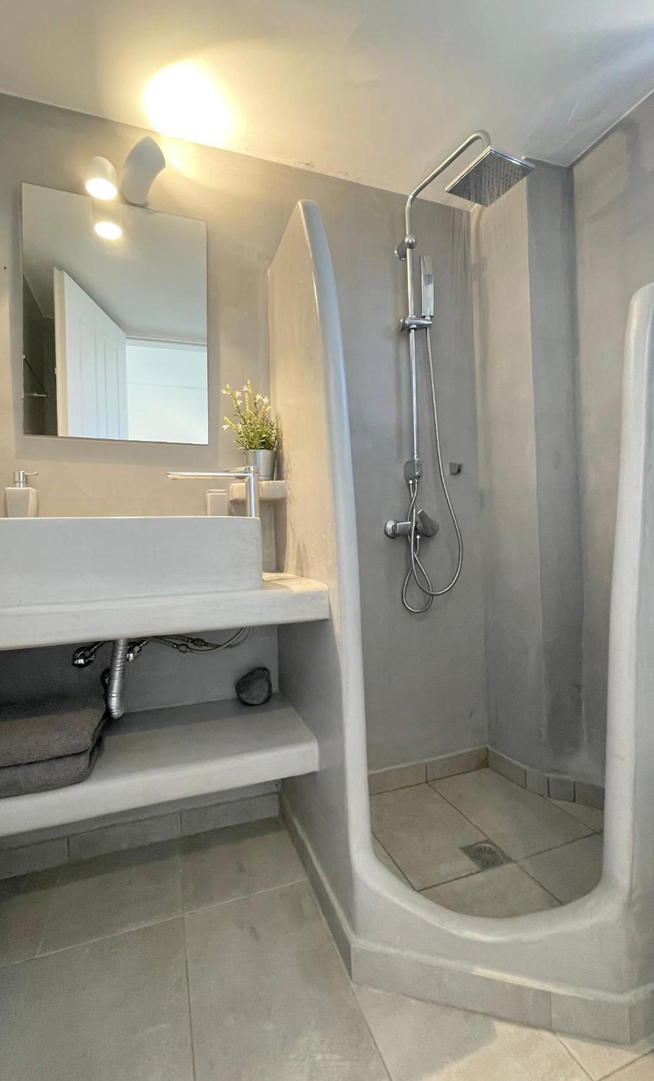 Deluxe Double Room with Balcony photo 2