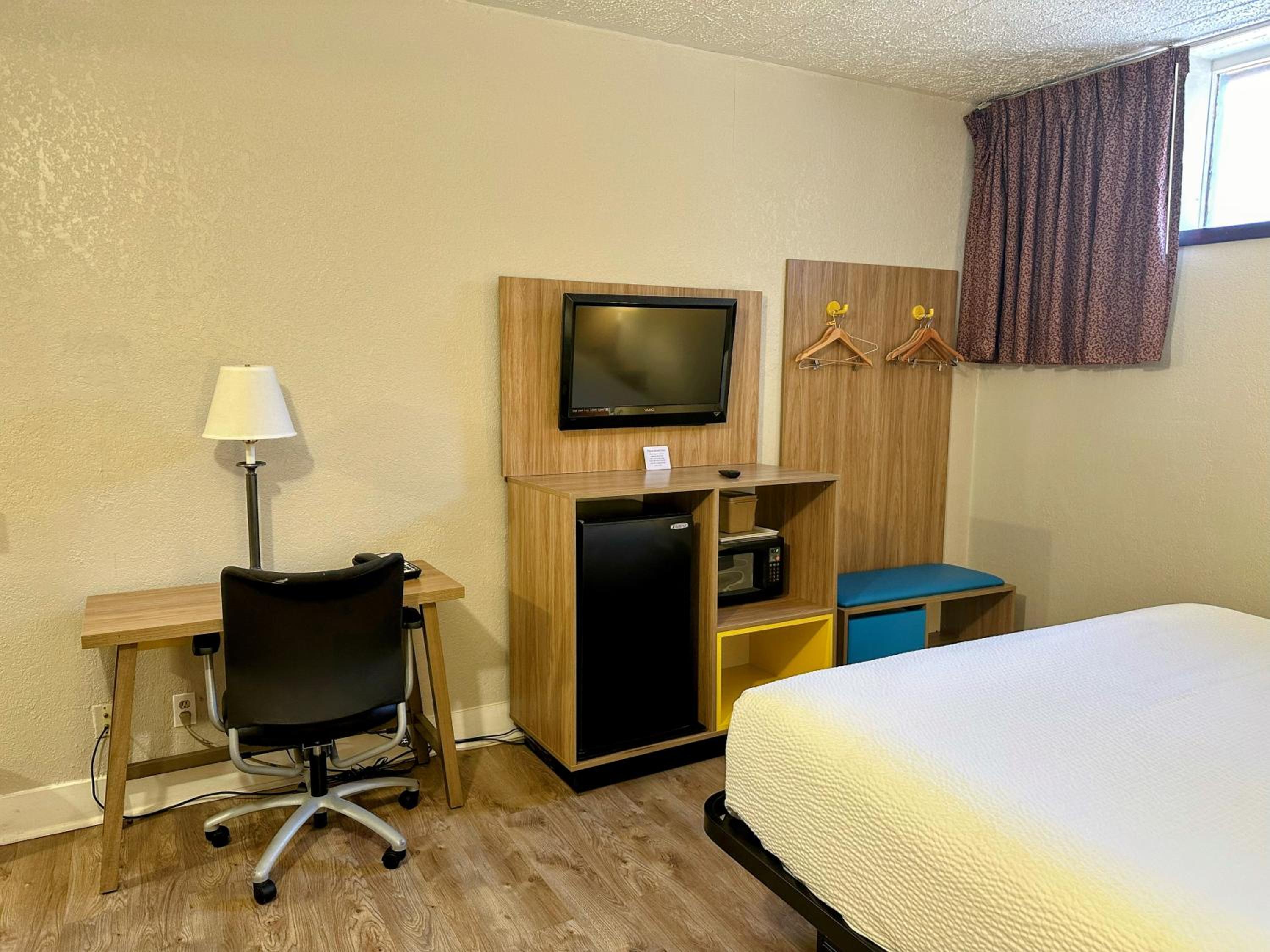 King Room - Mobility Access/Non-Smoking photo 2