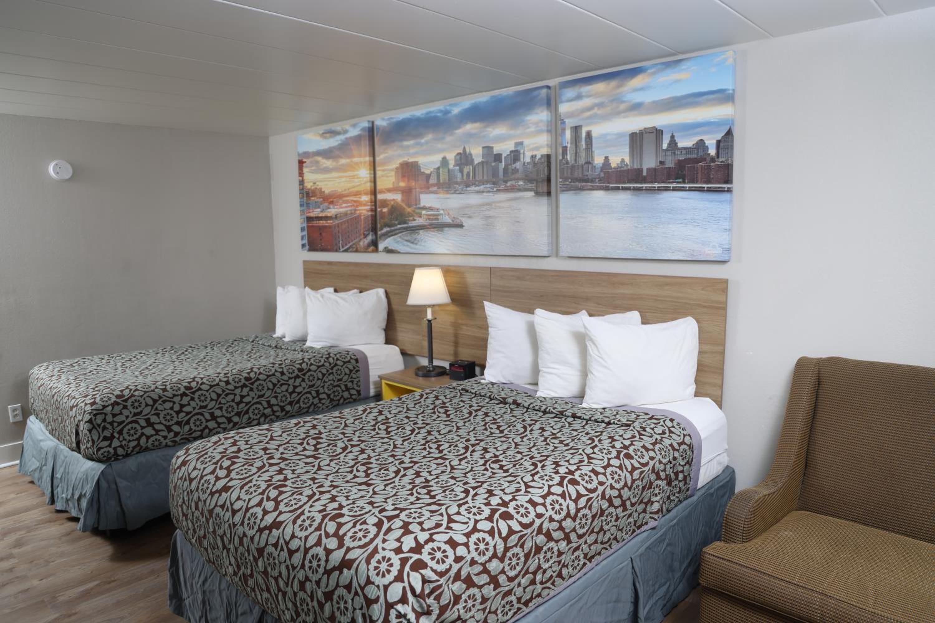 Double Room with Two Double Beds - Smoking - Photo 2
