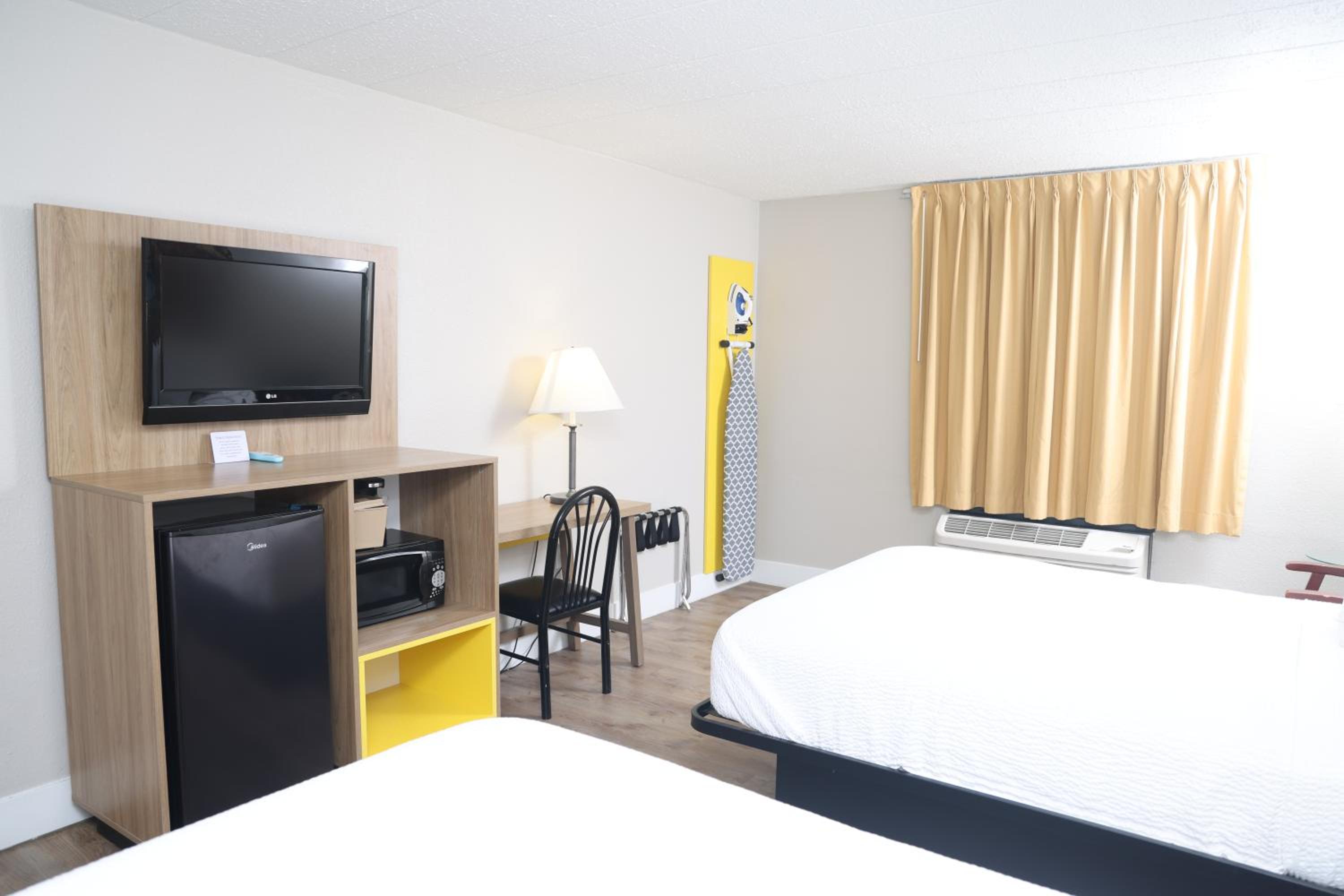 Efficiency Room with Two Double Beds - Non-Smoking - Photo 3
