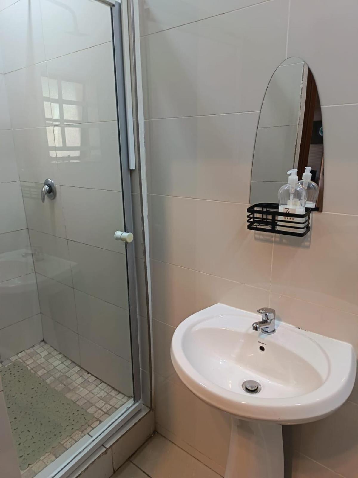 Budget Double Room - Photo 5