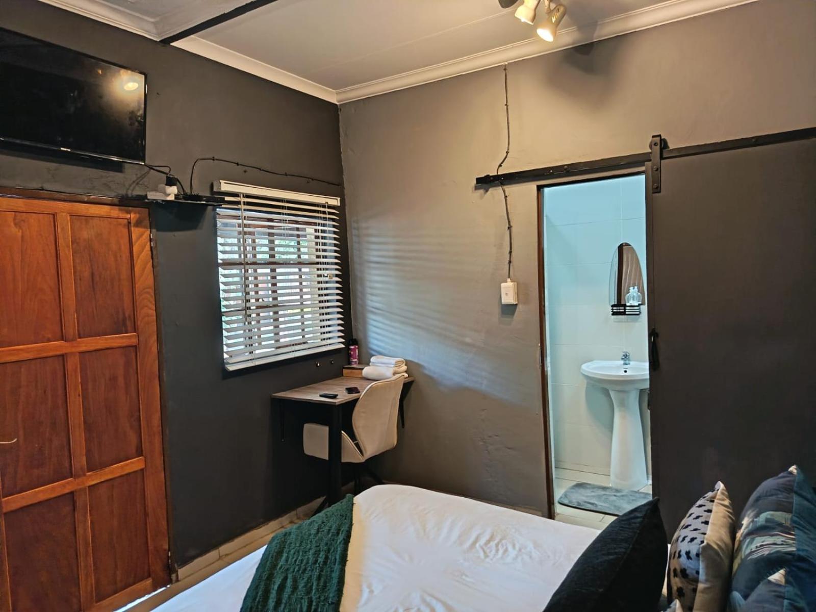 Budget Double Room - Photo 1