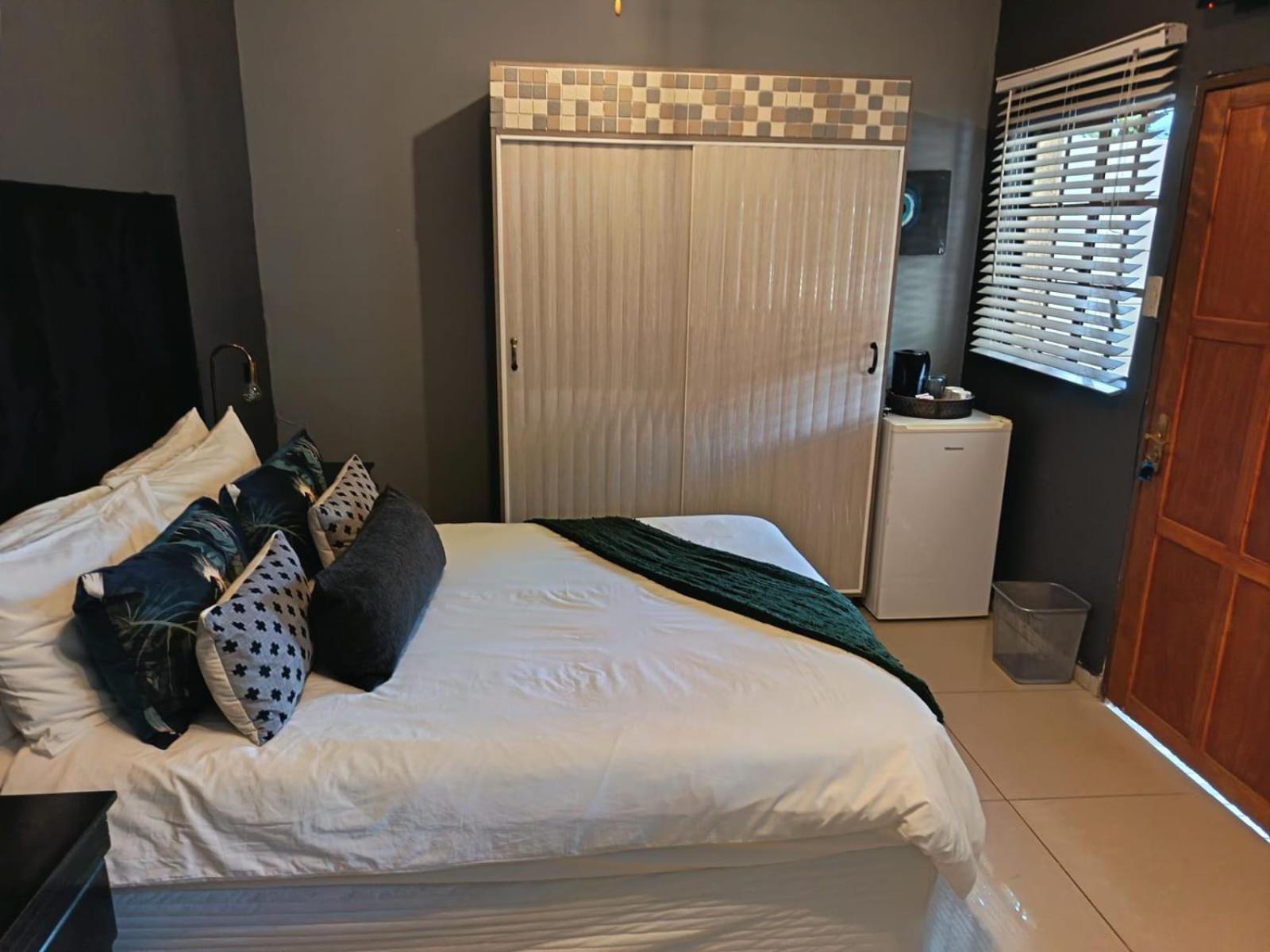 Budget Double Room - Photo 2