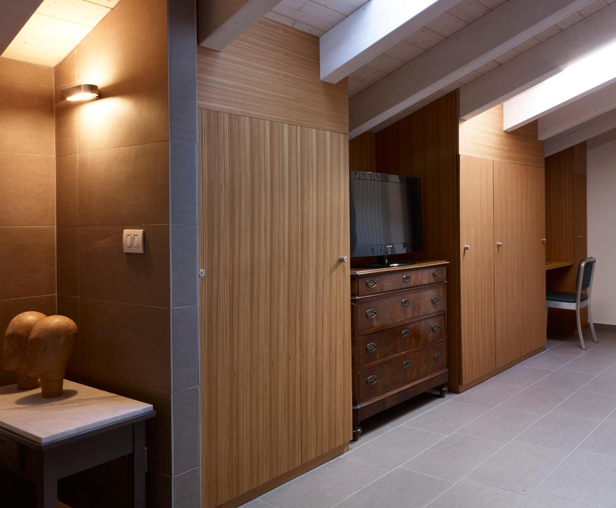Deluxe Double Room with Extra Bed photo 3