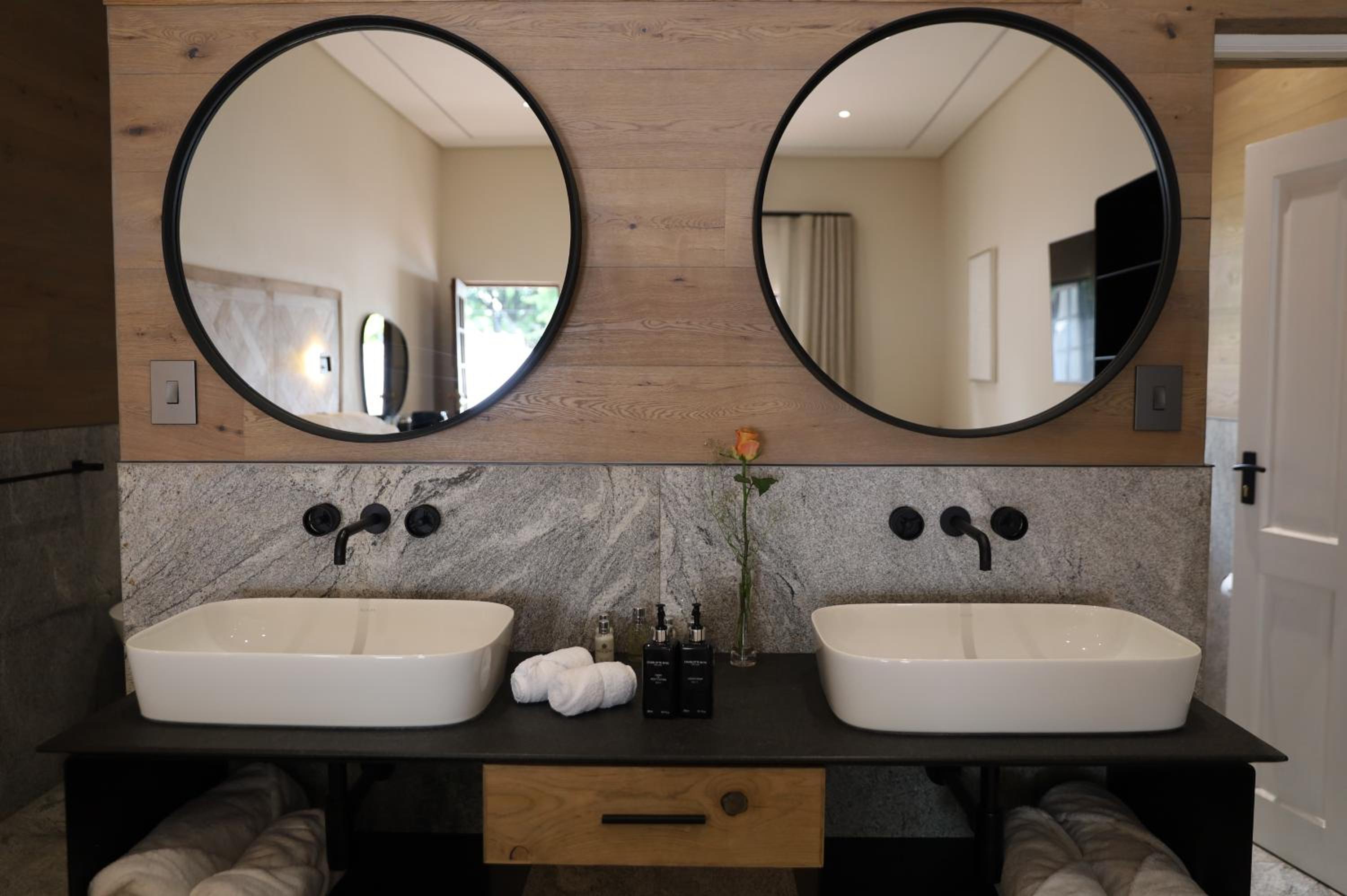 Modern Suite 12 "Petit Verdot" photo 2