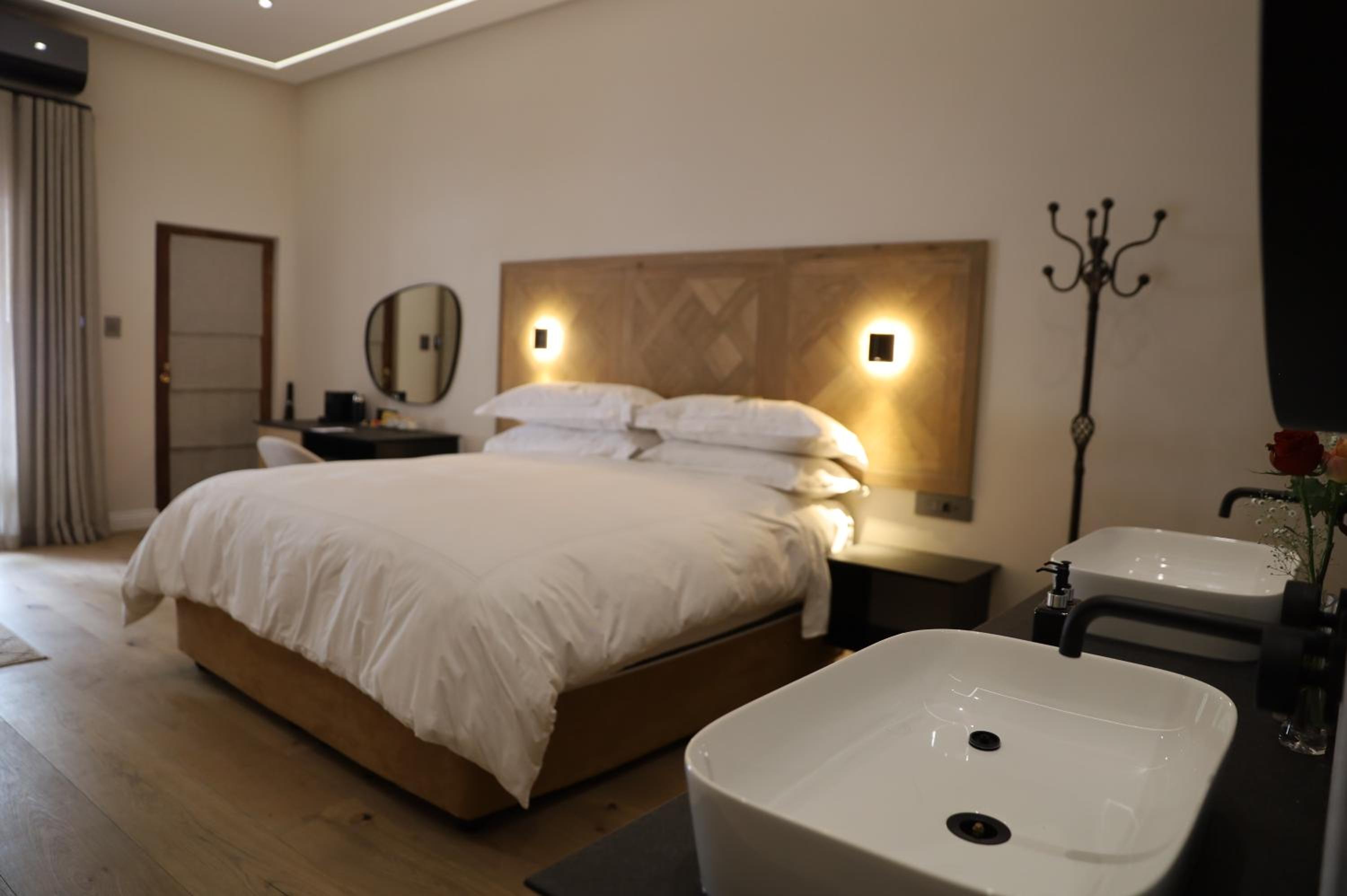 Modern Suite 10 "Mourvedre" photo 2