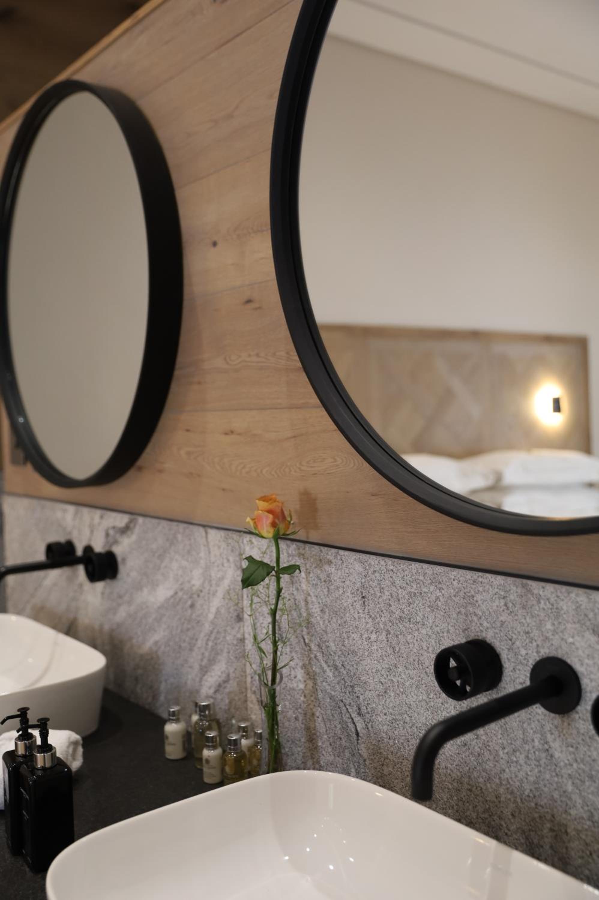 Modern Suite 10 "Mourvedre" photo 3