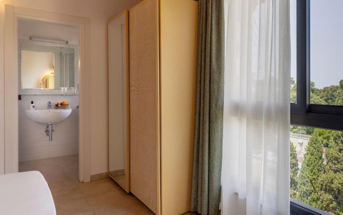 Queen Room - Photo 1
