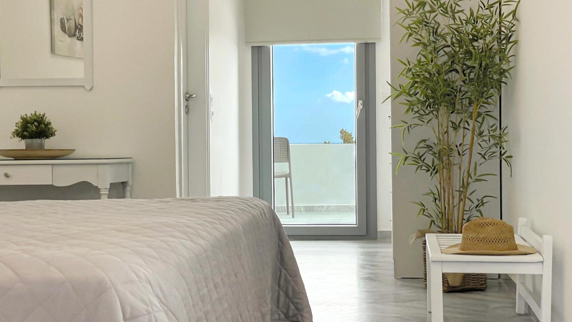 Deluxe Double Room with Balcony and Sea View photo 2