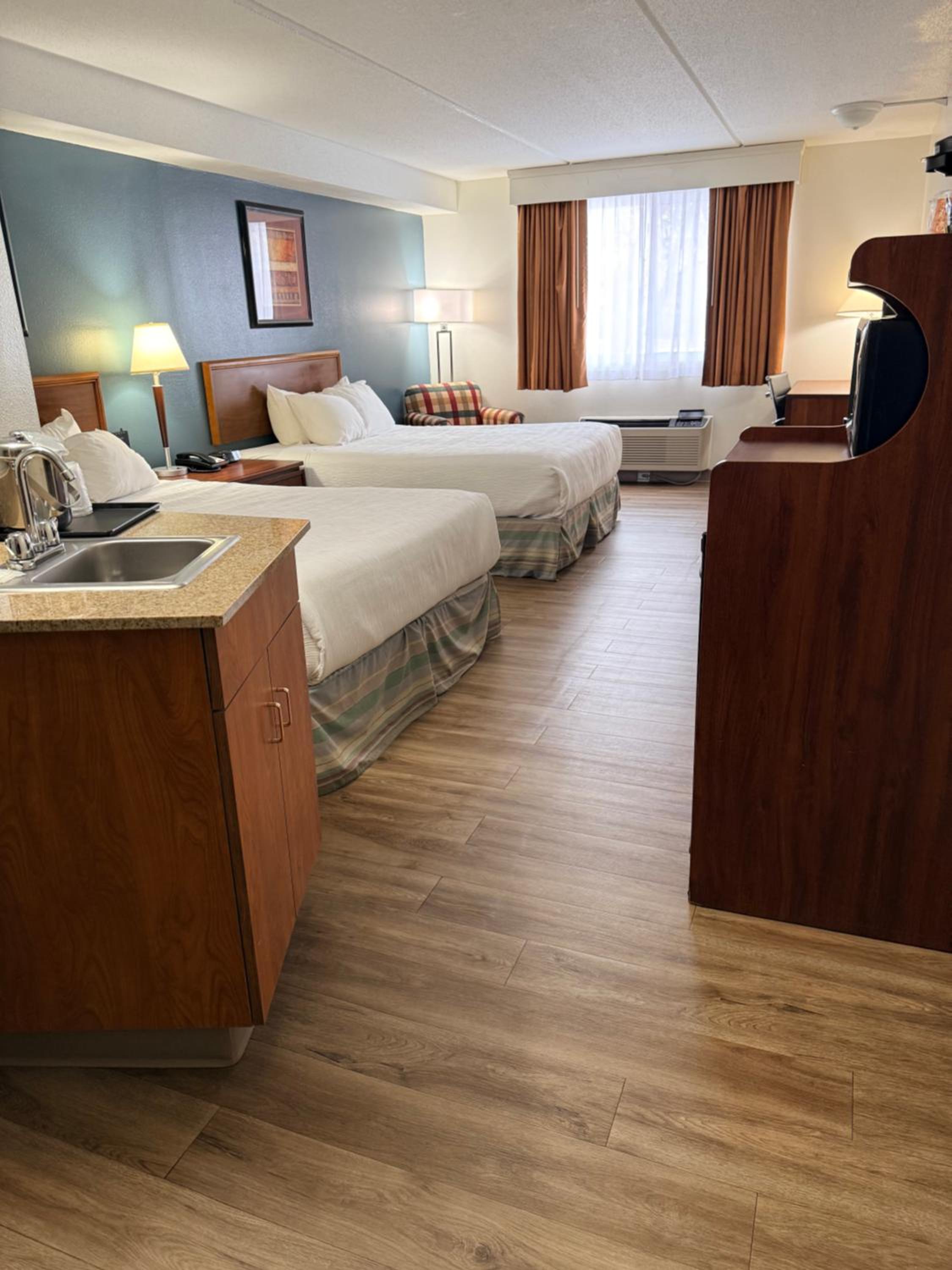 Quadruple Room with Two Queen Beds - Disability Access/Non Smoking photo 3