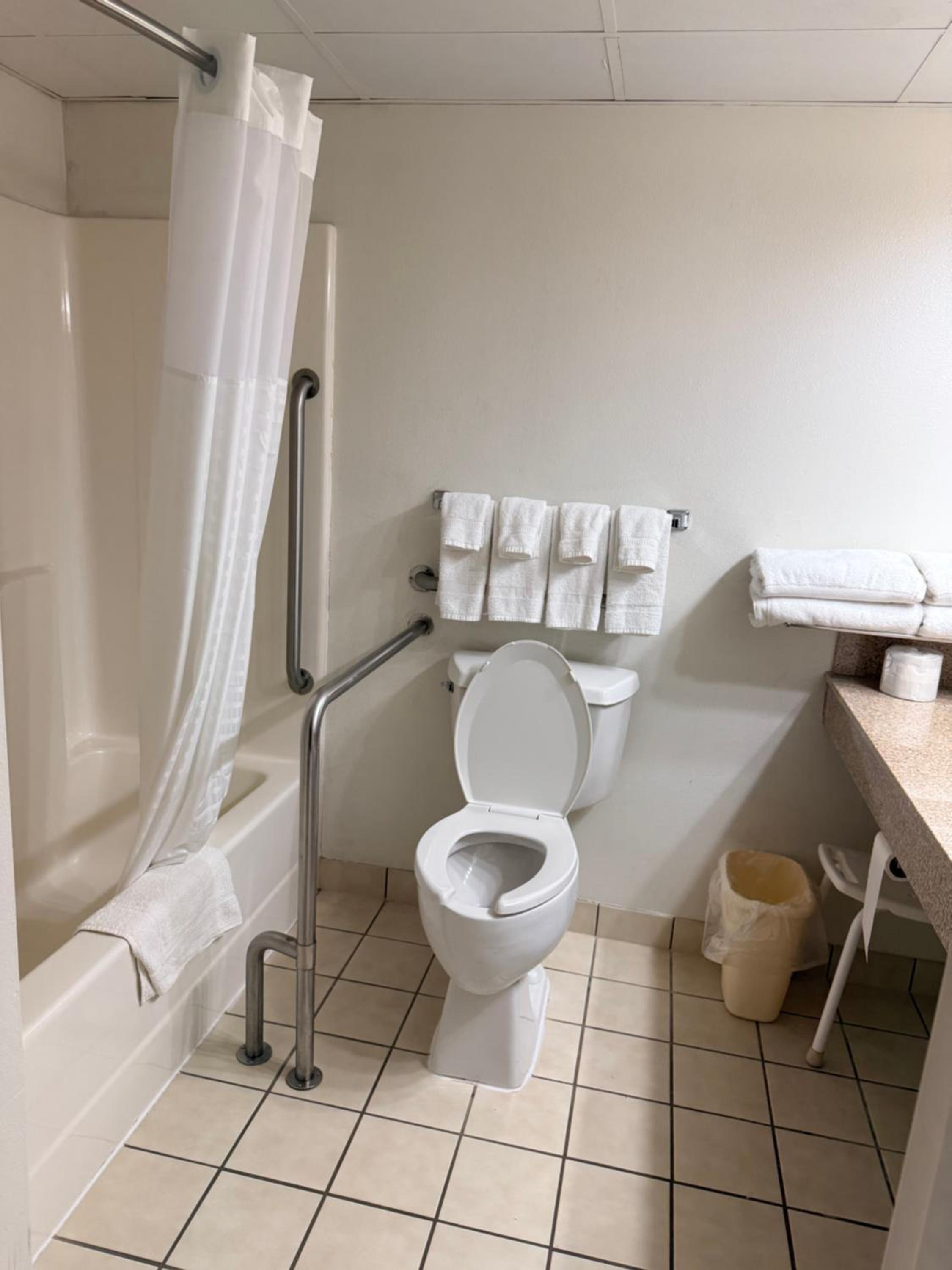 Quadruple Room with Two Queen Beds - Disability Access/Non Smoking photo 2