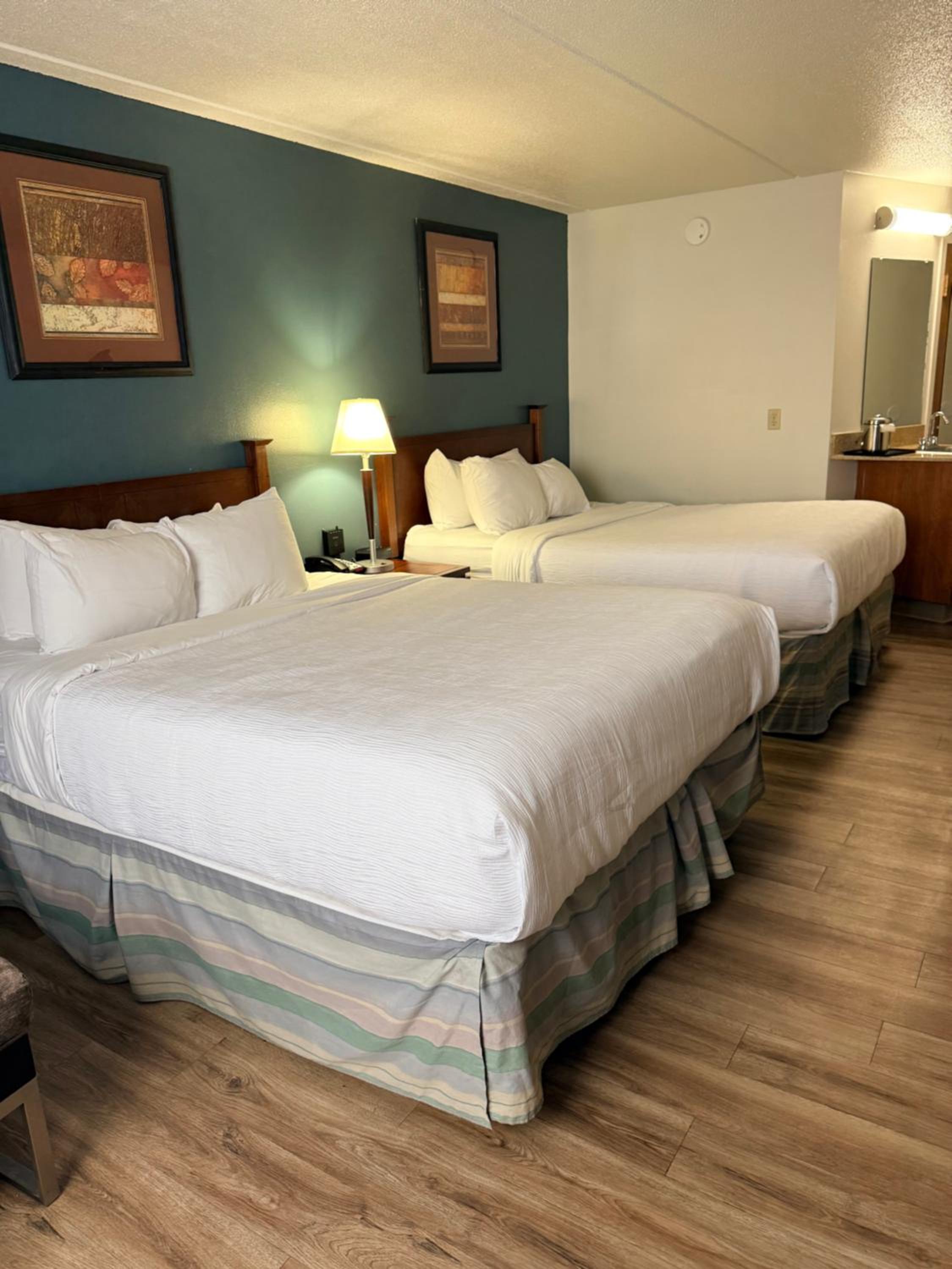 Quadruple Room with Two Queen Beds - Non Smoking photo 2