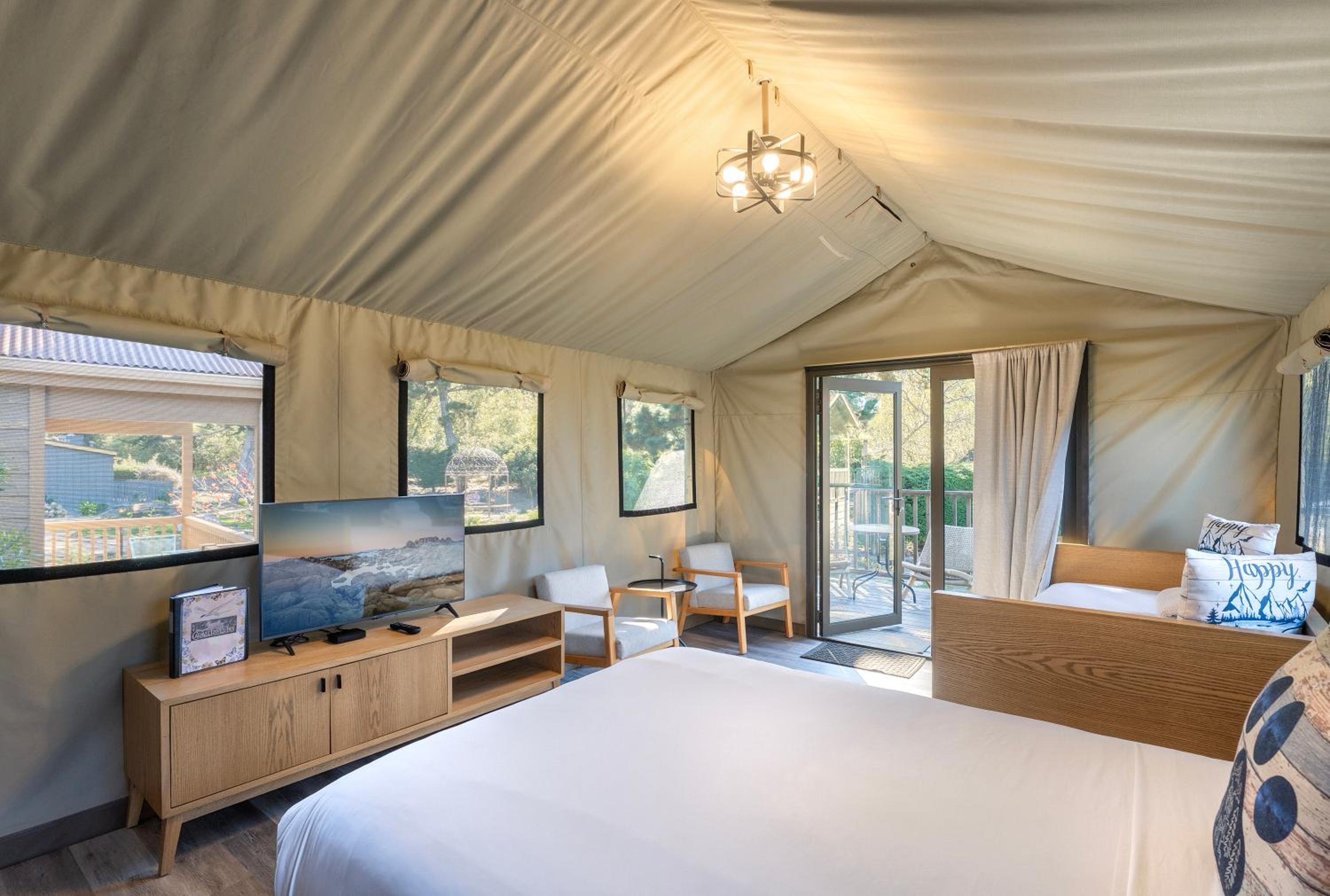 Glamping Cabin- 3 beds photo 2