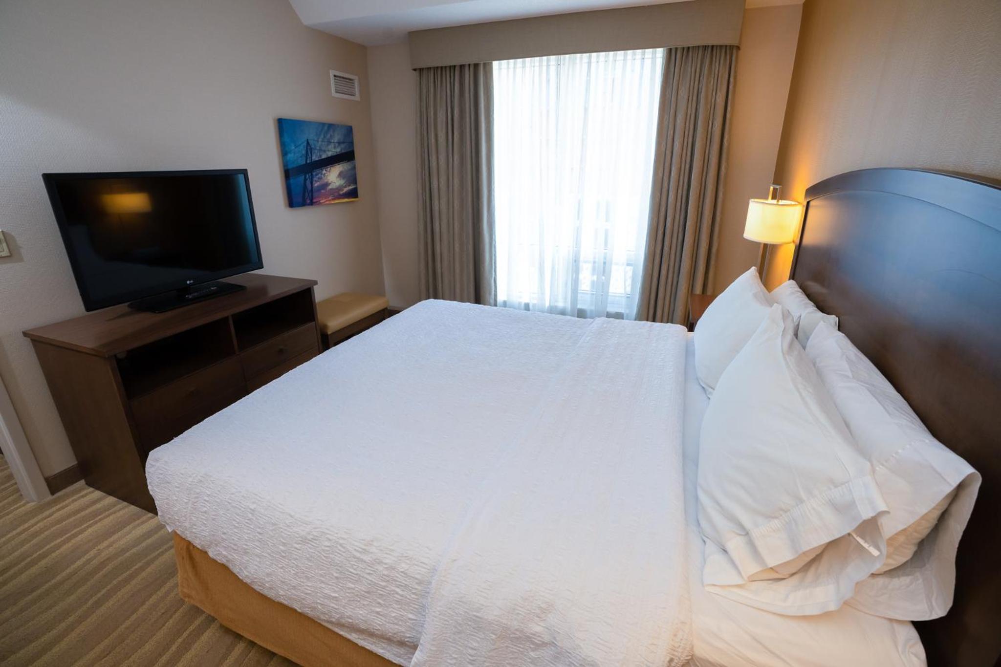 Premium King Studio Suite - Non-Smoking