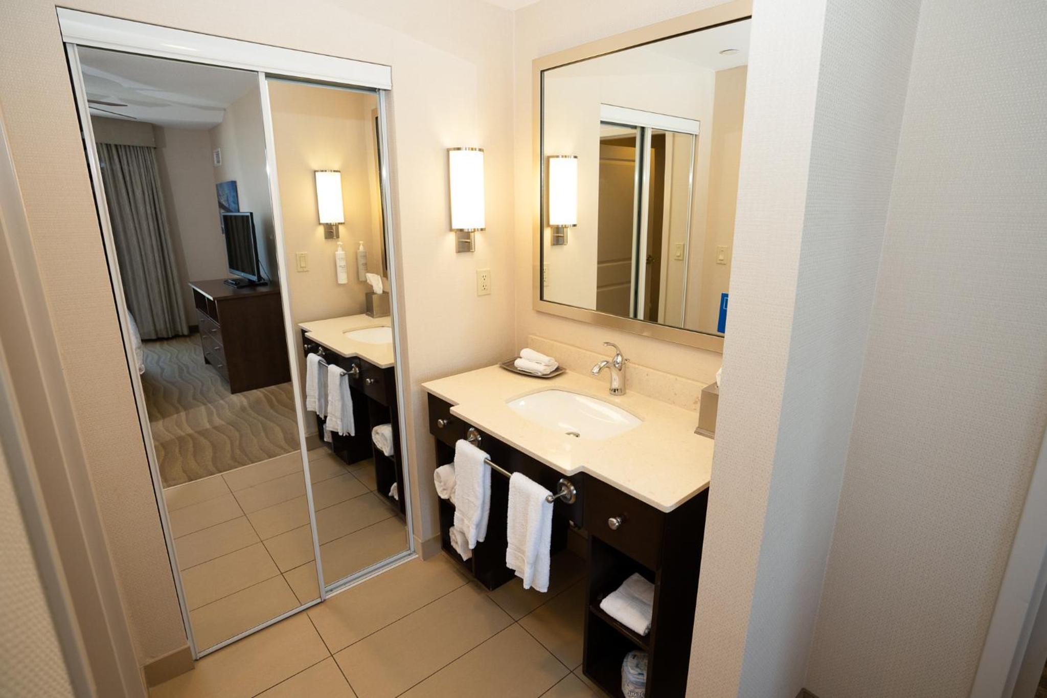 Premium King Studio Suite - Non-Smoking