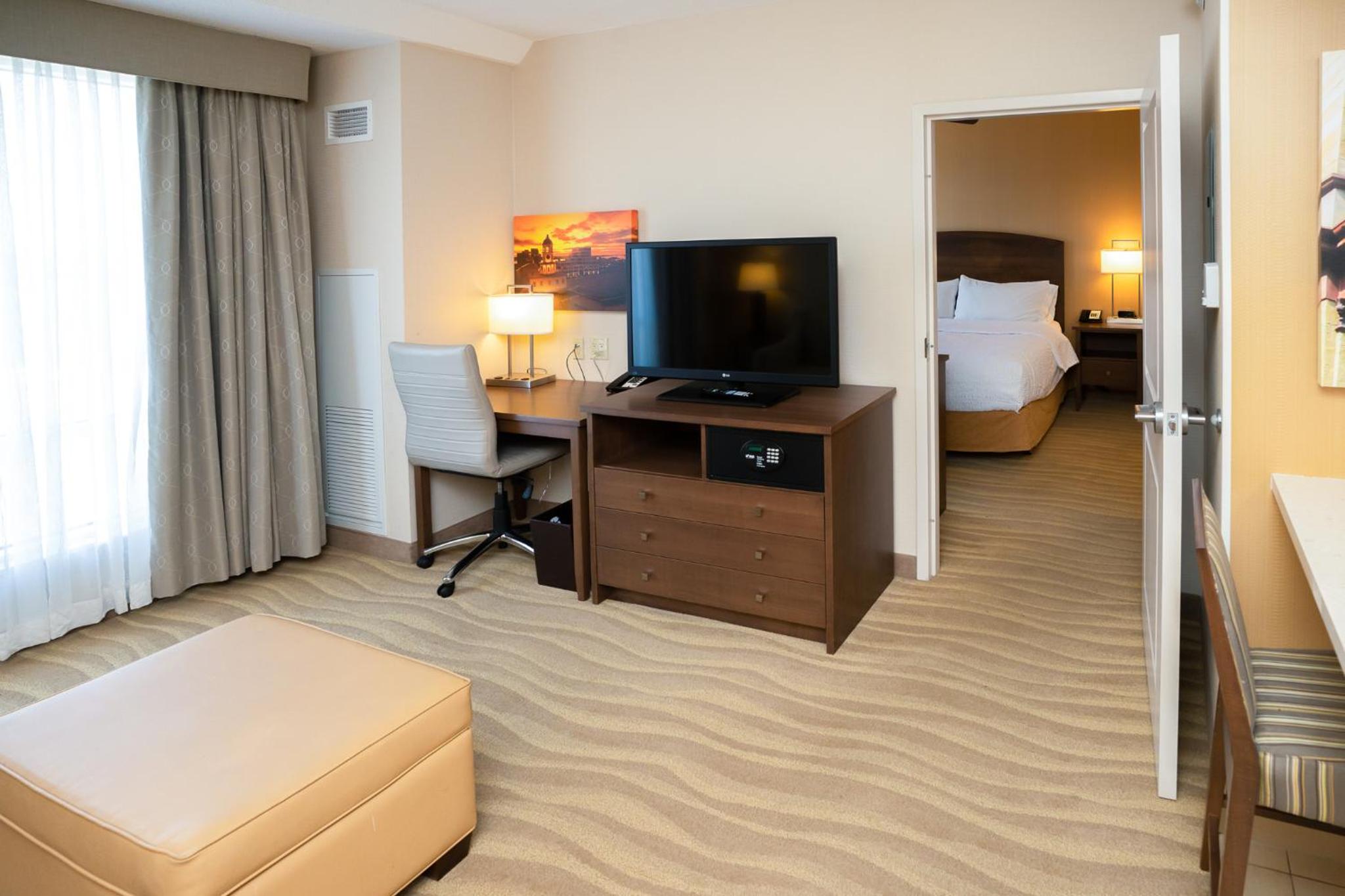 Premium One-Bedroom King Suite - Non-Smoking