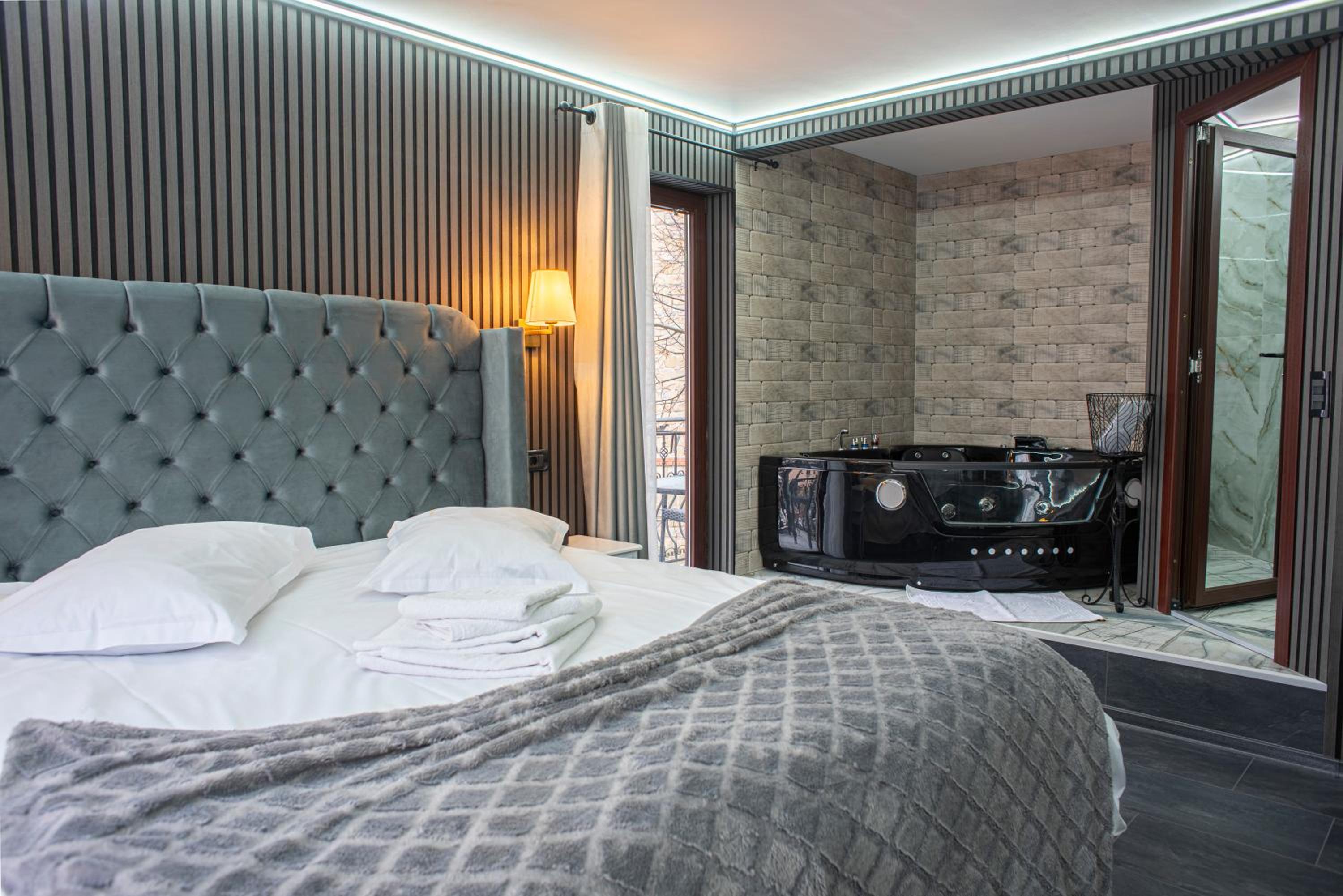 Deluxe Double Room with Bath